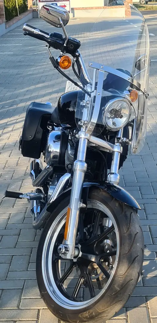Harley-Davidson XL 883 XL883L mit Frontscheibe und Seitentaschen crna - 1