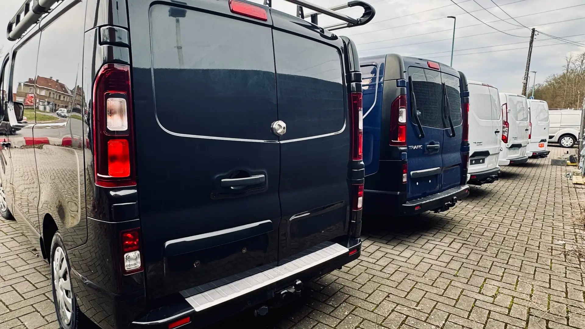 Renault Trafic NOMBREUX UTILITAIRE DE STOCK !! Bleu - 1