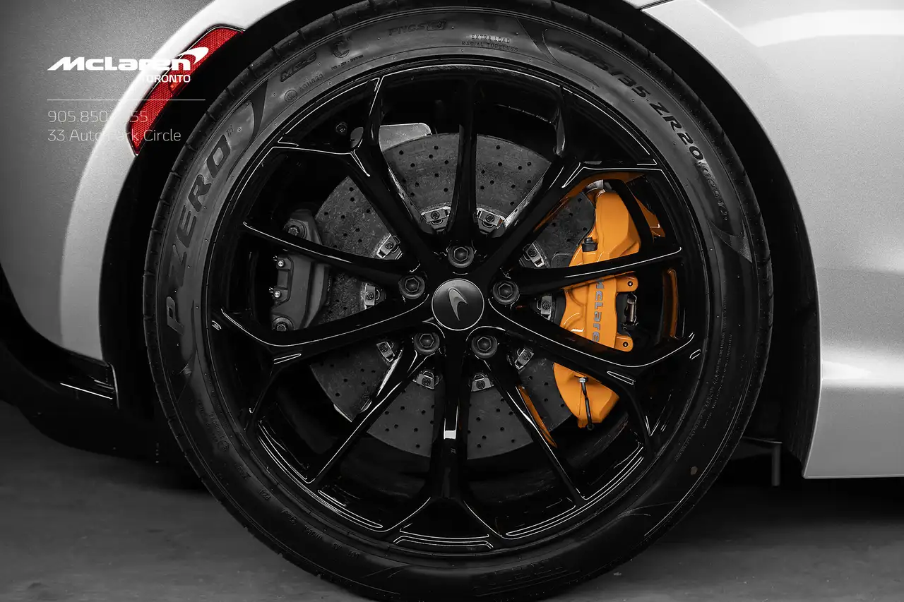 McLaren Artura снимка McLaren Artura