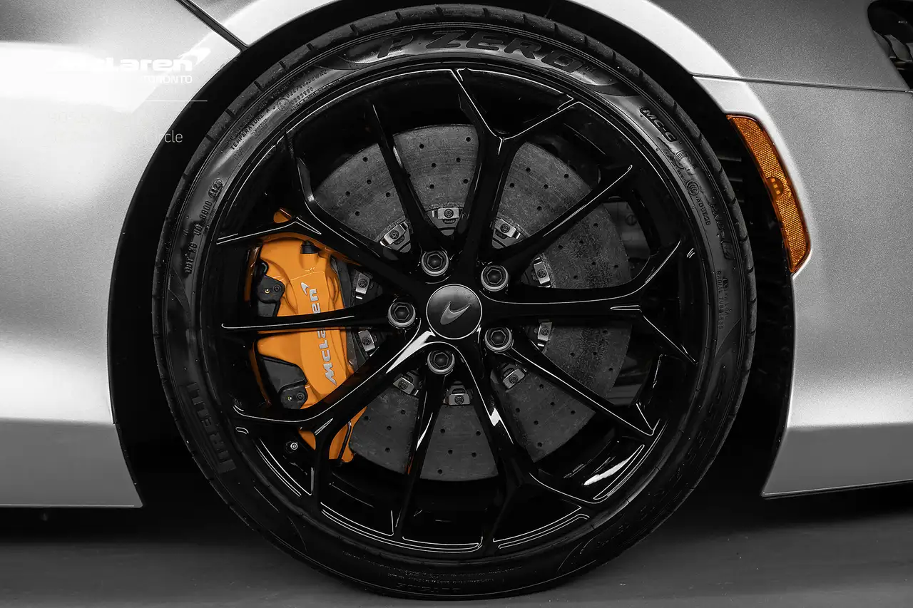 McLaren Artura снимка McLaren Artura