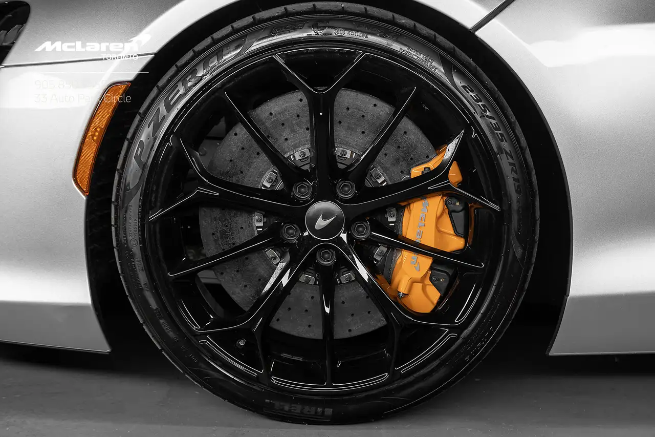 McLaren Artura снимка McLaren Artura