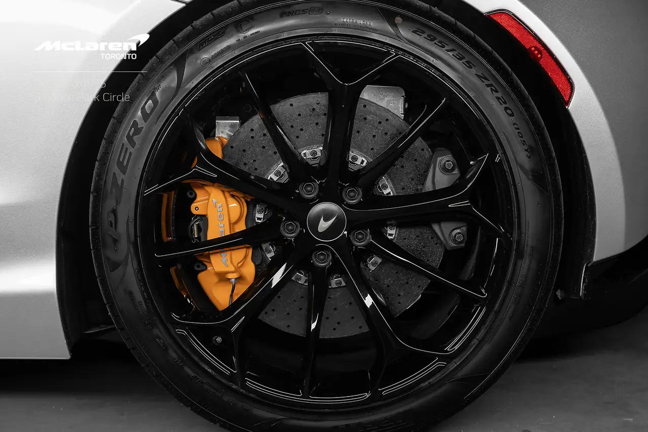 McLaren Artura снимка McLaren Artura