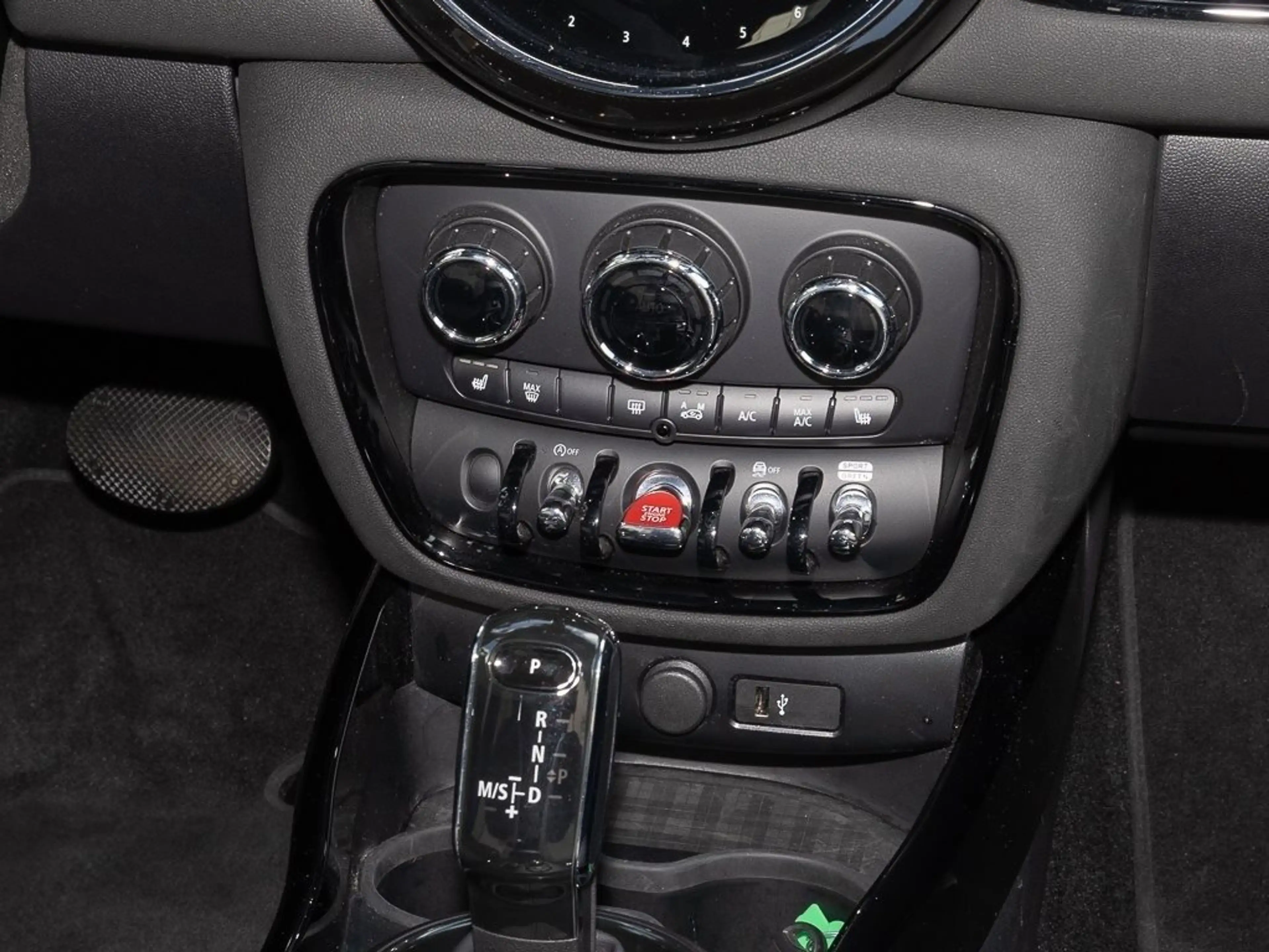 MINI Cooper Clubman — photo 9