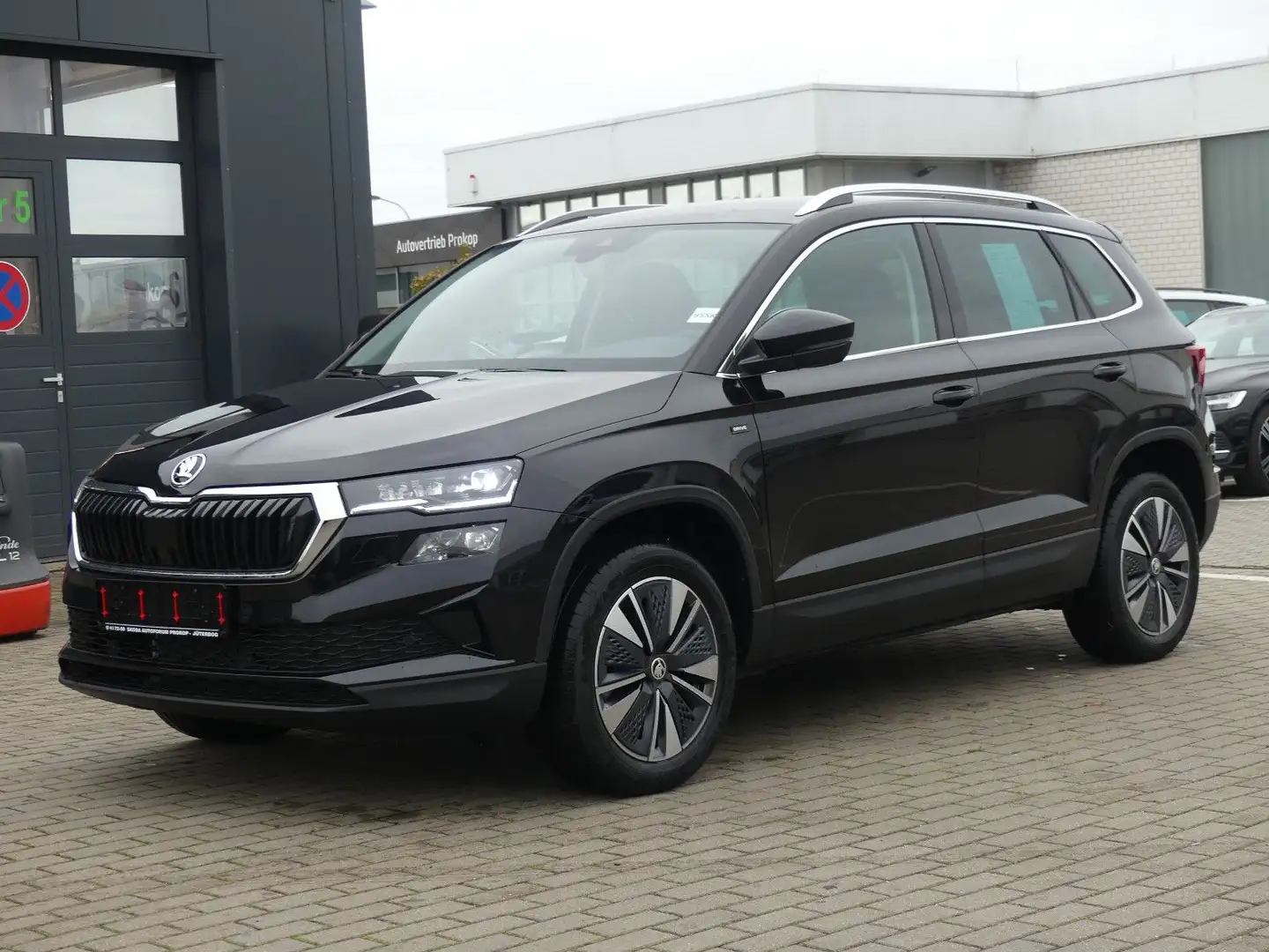 Skoda Karoq Drive Schwarz - 1