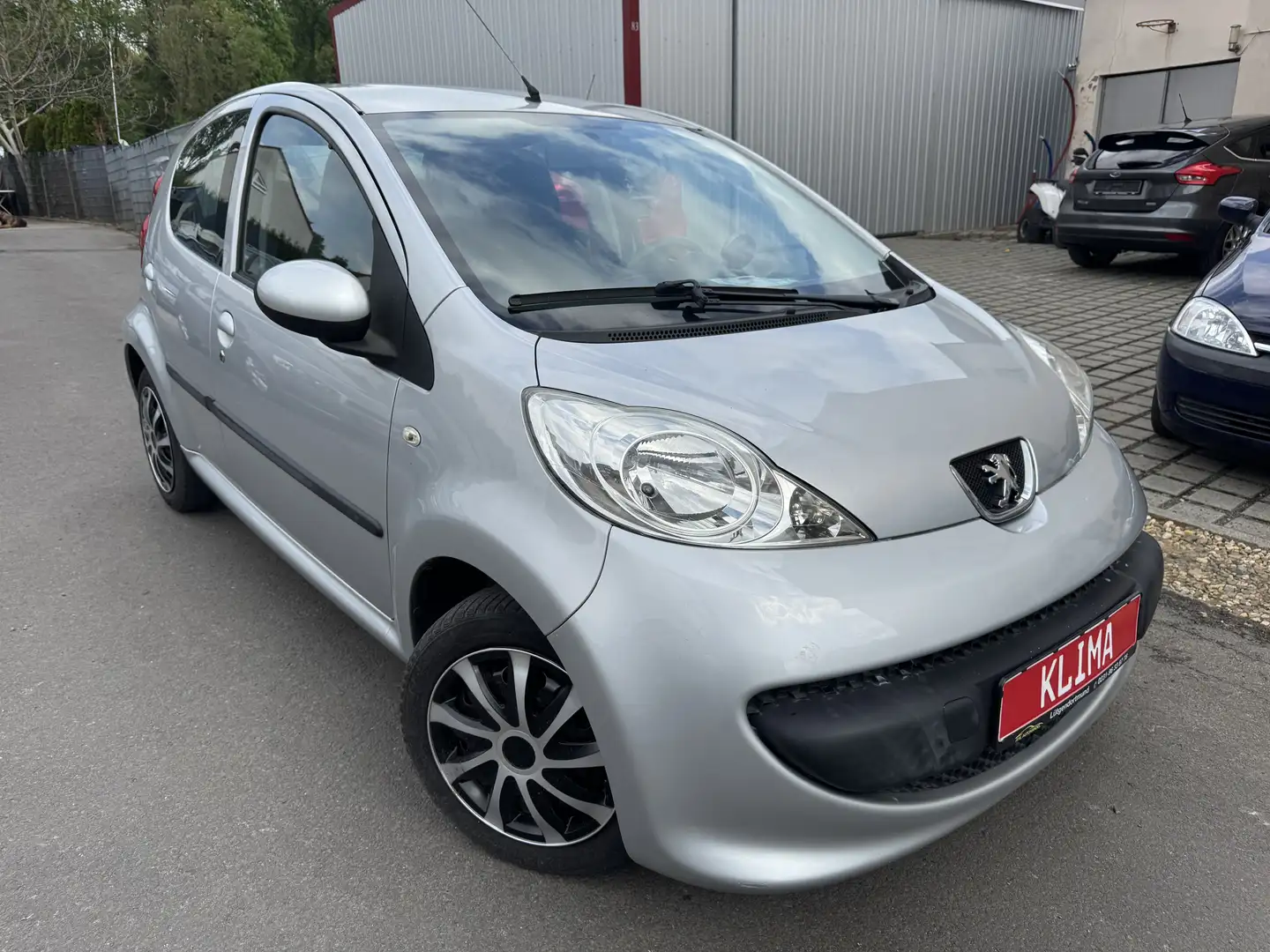 Peugeot 107 Filou/Sehr gepflegt/95000 Km/5-Türer/Klima/AUX Gris - 1