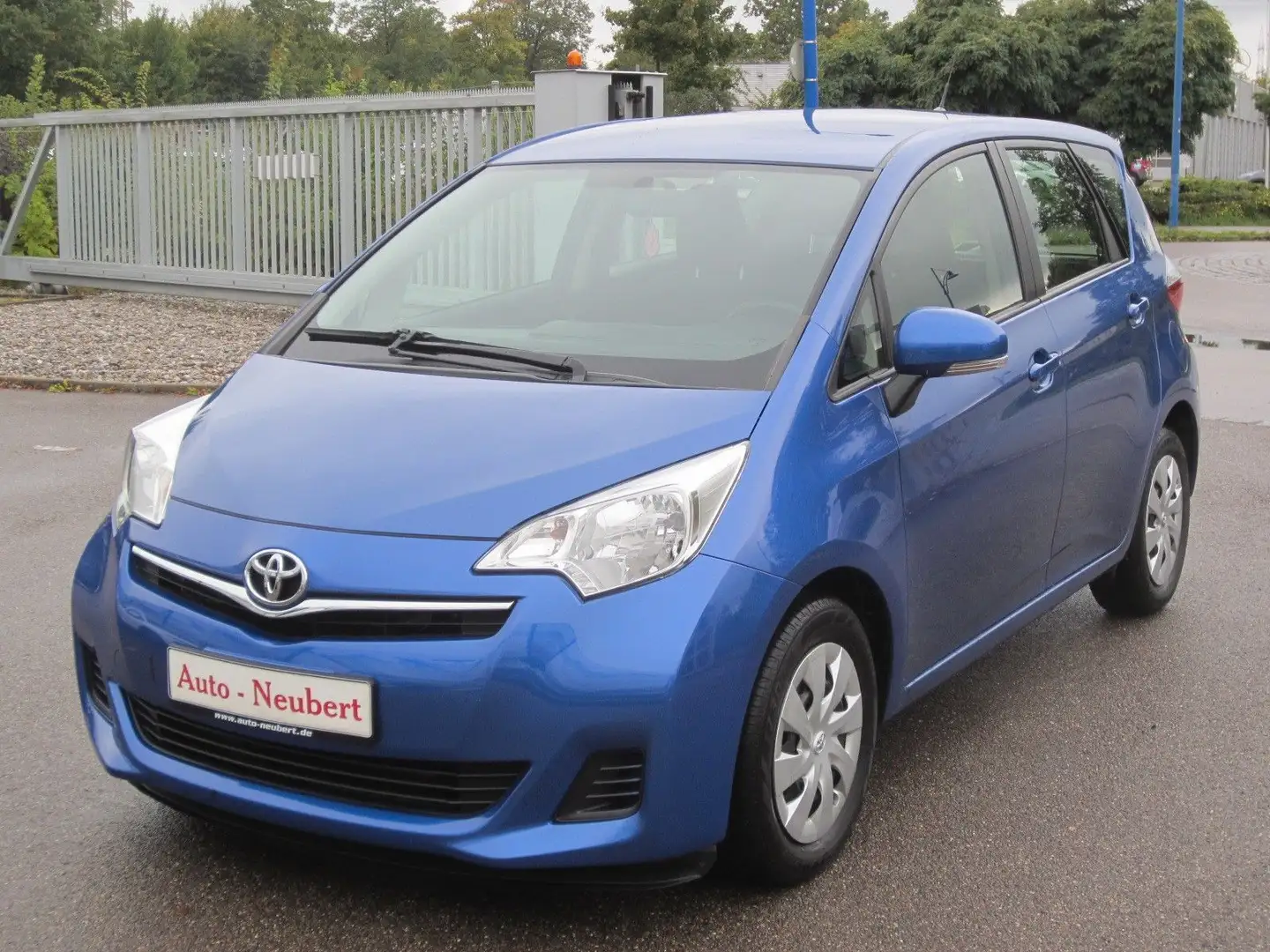 Toyota Verso-S Life *Automatik*NAVI*PDC*Kamera* Blauw - 1