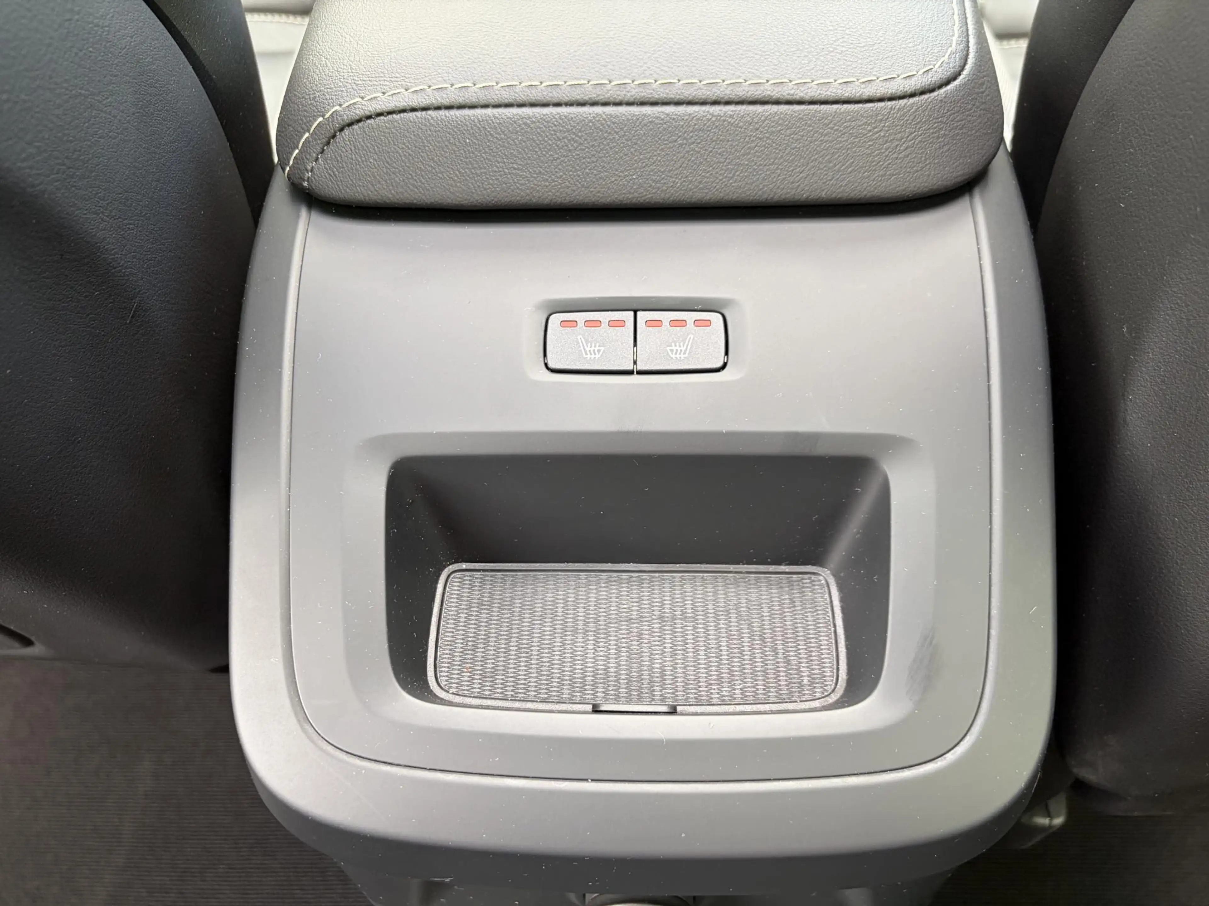 Volvo XC60 2.0 T6 Plug-in hybrid AWD Plus Dark ELEKTRISCHE TR — photo 13
