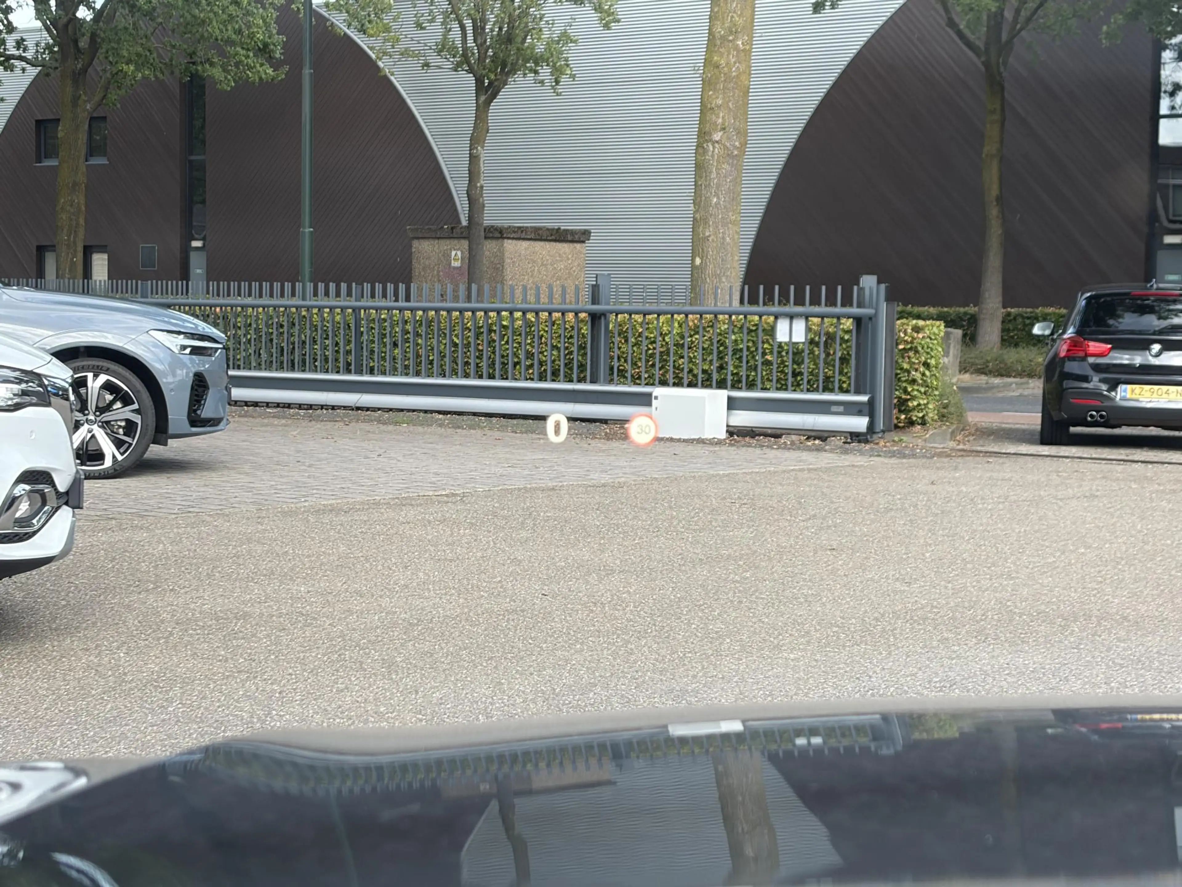 Volvo XC60 2.0 T6 Plug-in hybrid AWD Plus Dark ELEKTRISCHE TR — photo 25