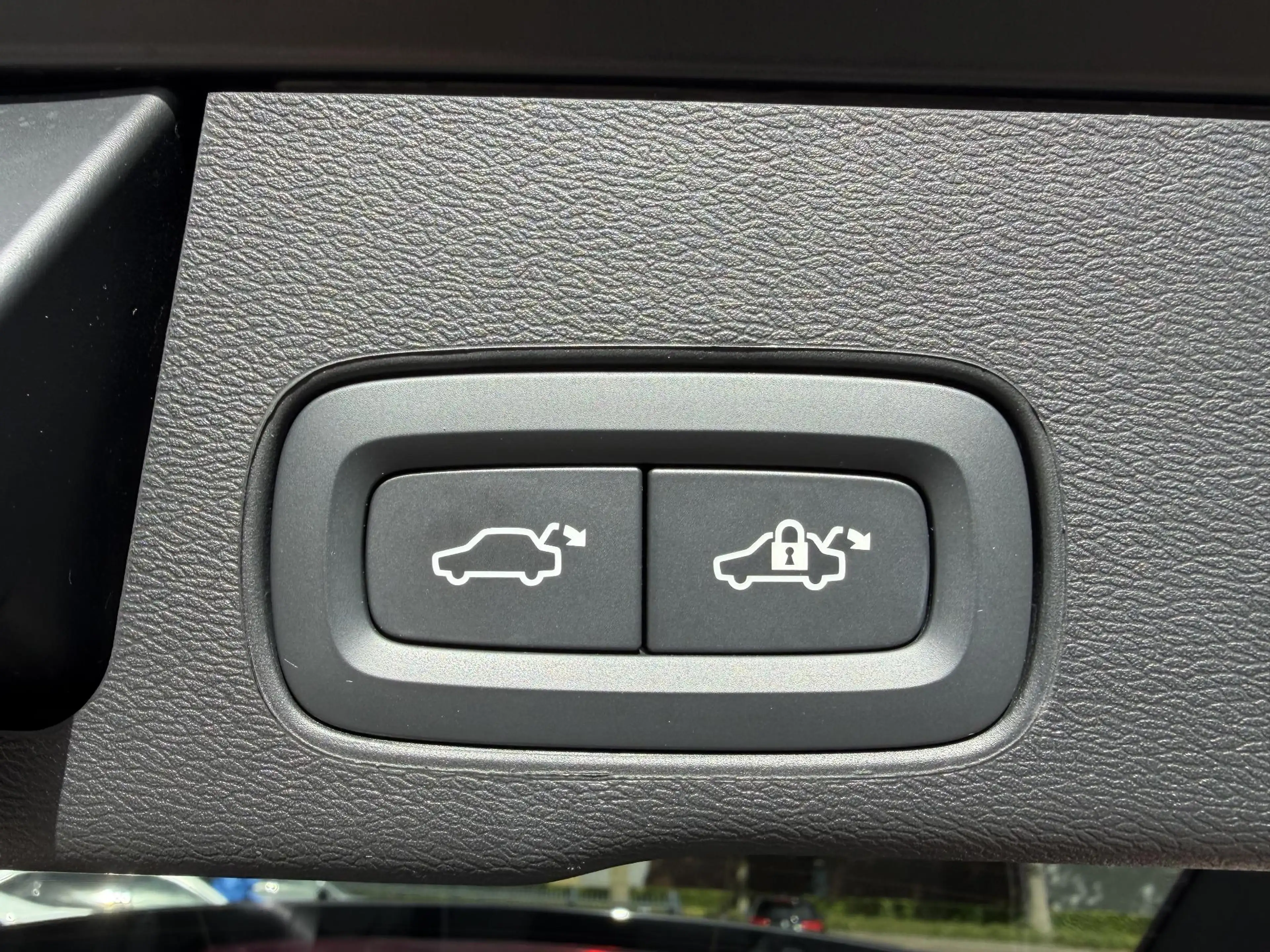 Volvo XC60 2.0 T6 Plug-in hybrid AWD Plus Dark ELEKTRISCHE TR — photo 6
