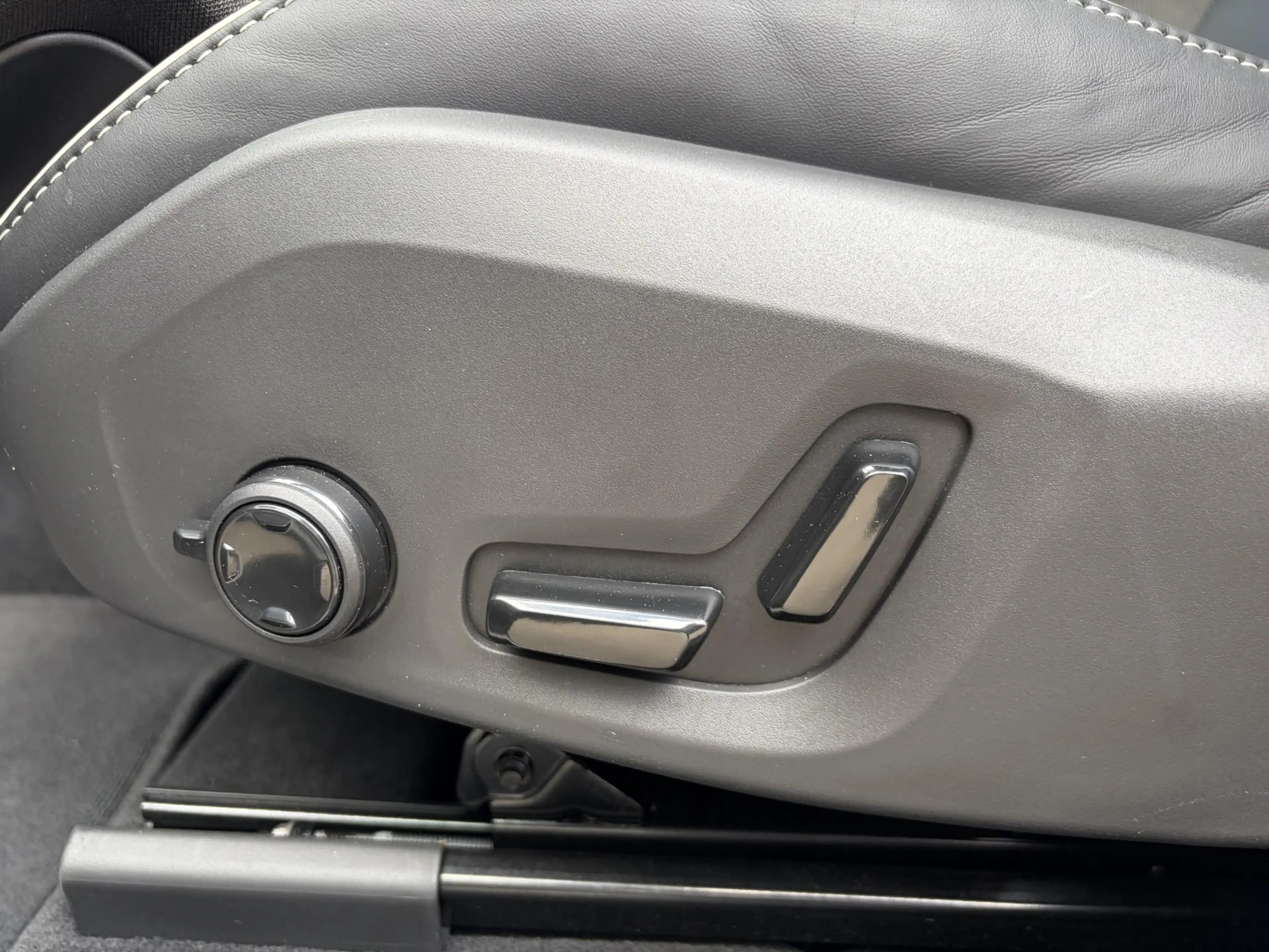 Volvo XC60 2.0 T6 Plug-in hybrid AWD Plus Dark ELEKTRISCHE TR — photo 16