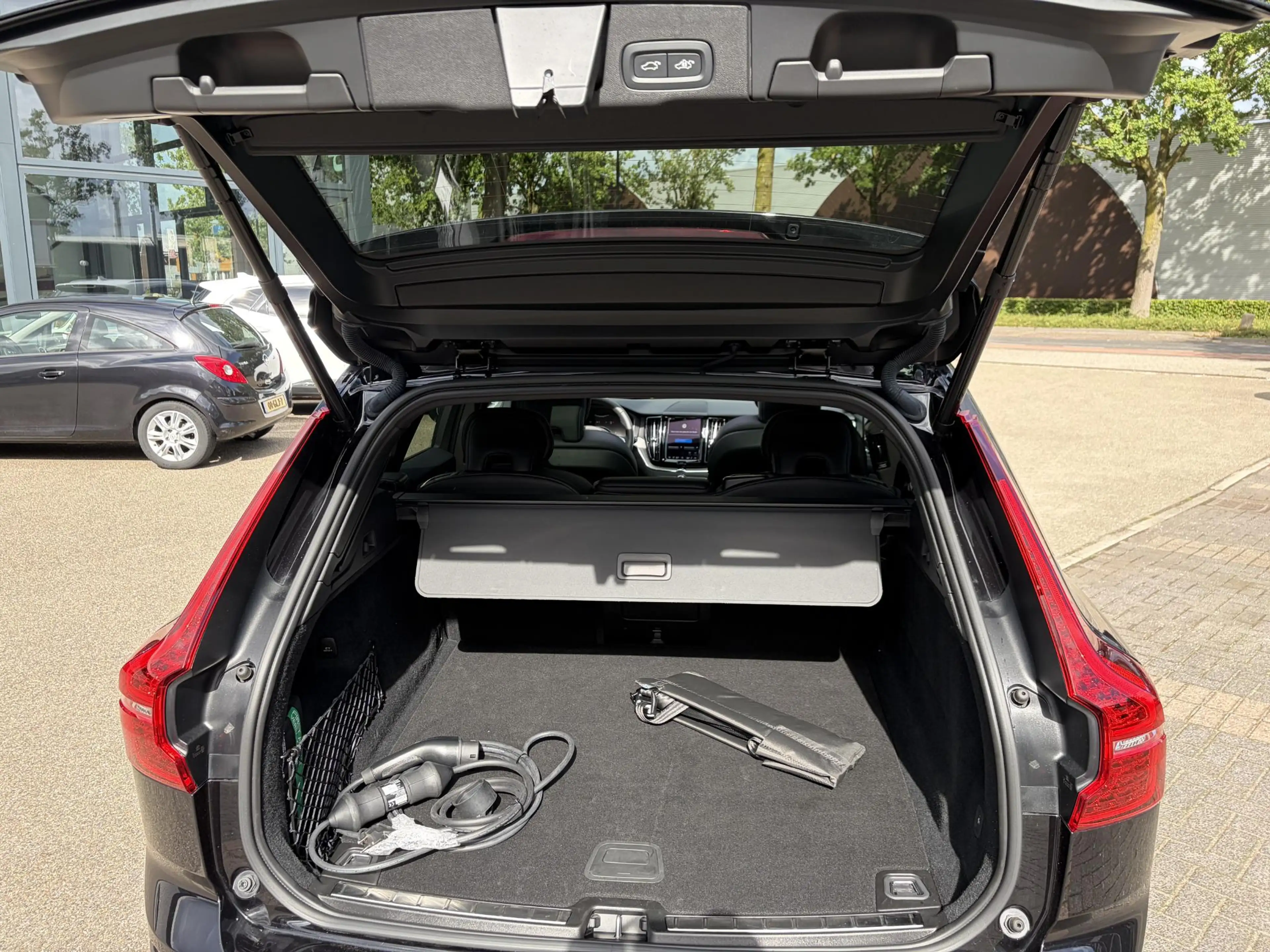 Volvo XC60 2.0 T6 Plug-in hybrid AWD Plus Dark ELEKTRISCHE TR — photo 7