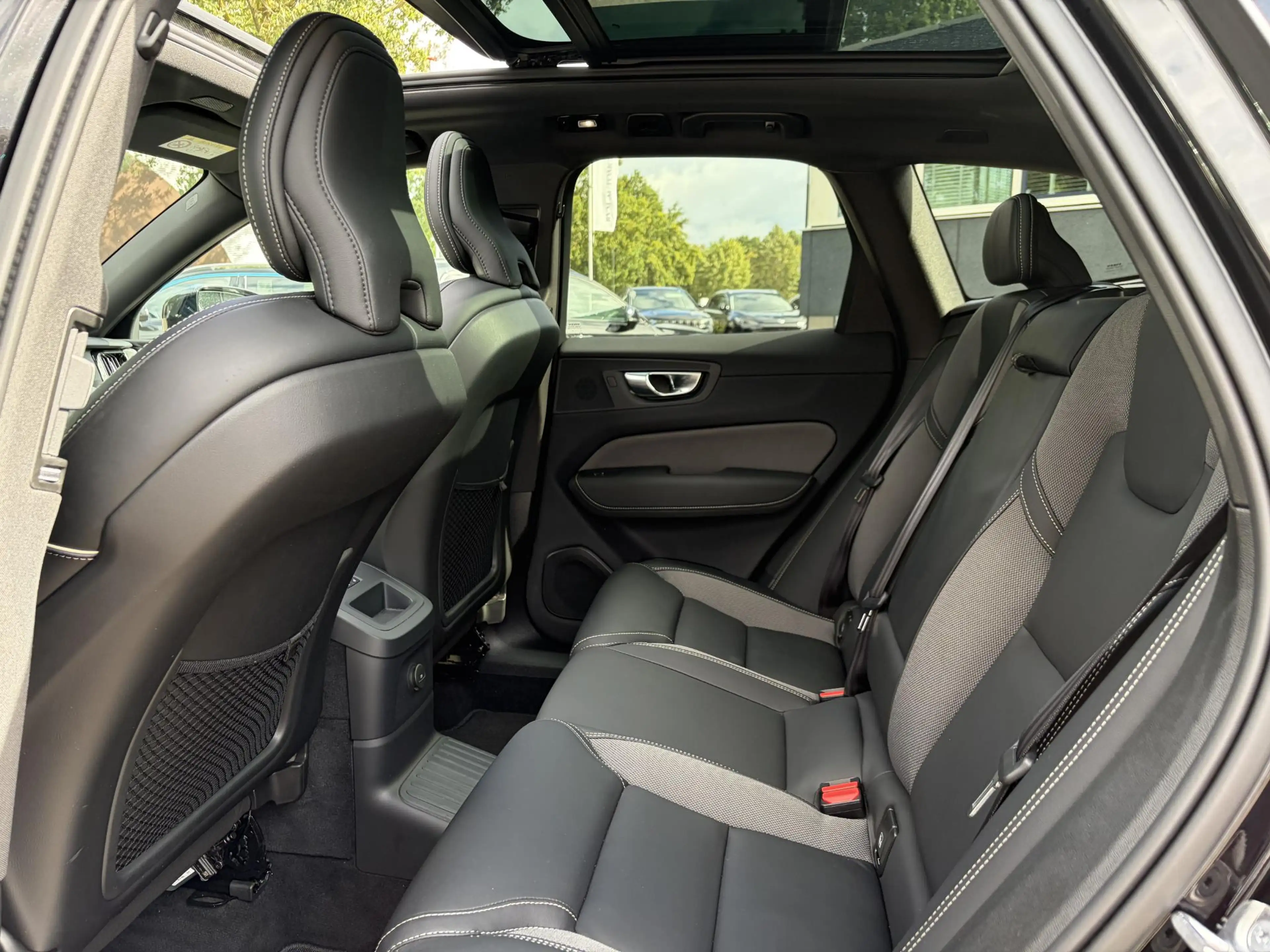 Volvo XC60 2.0 T6 Plug-in hybrid AWD Plus Dark ELEKTRISCHE TR — photo 14