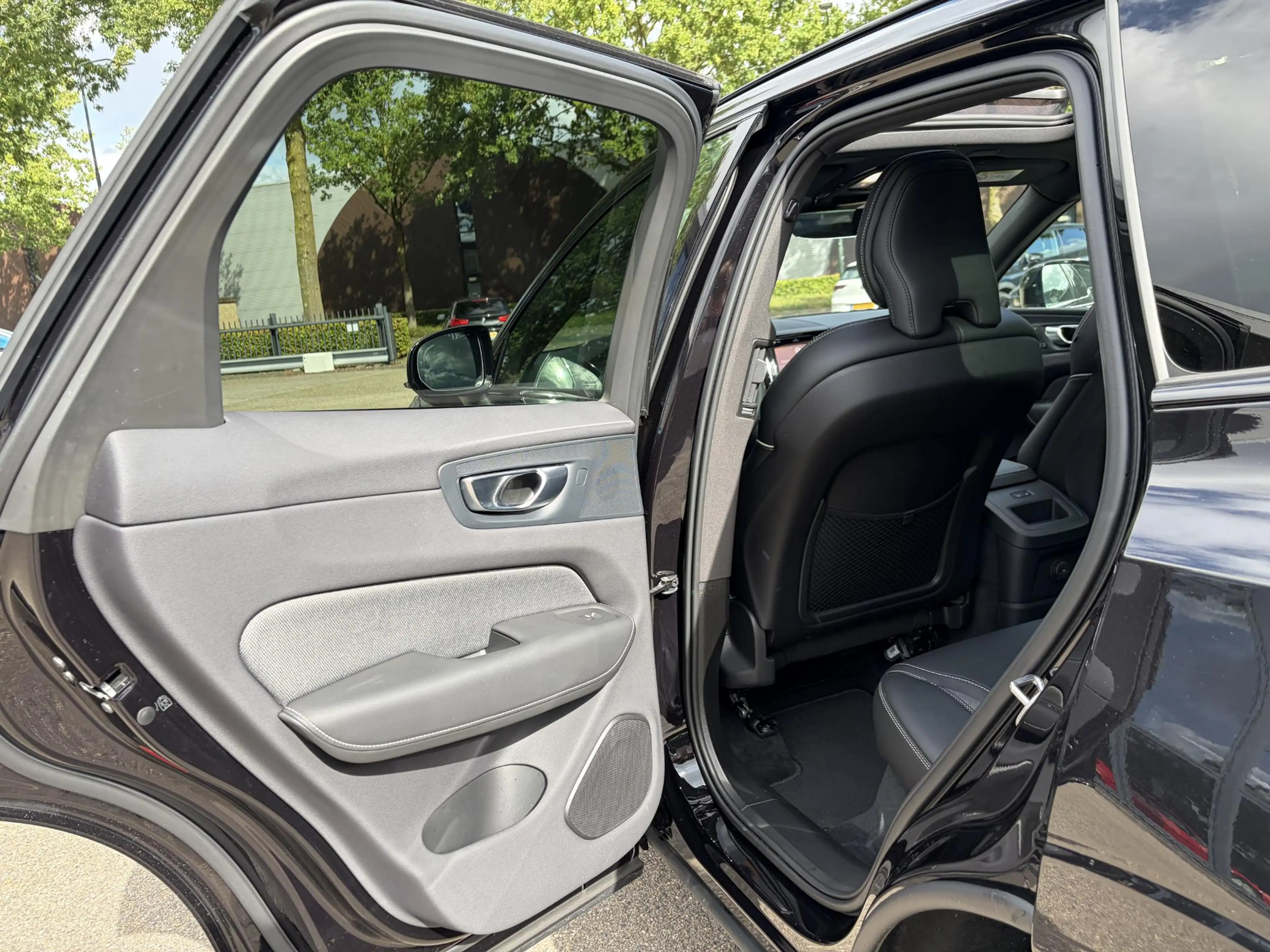 Volvo XC60 2.0 T6 Plug-in hybrid AWD Plus Dark ELEKTRISCHE TR — photo 9