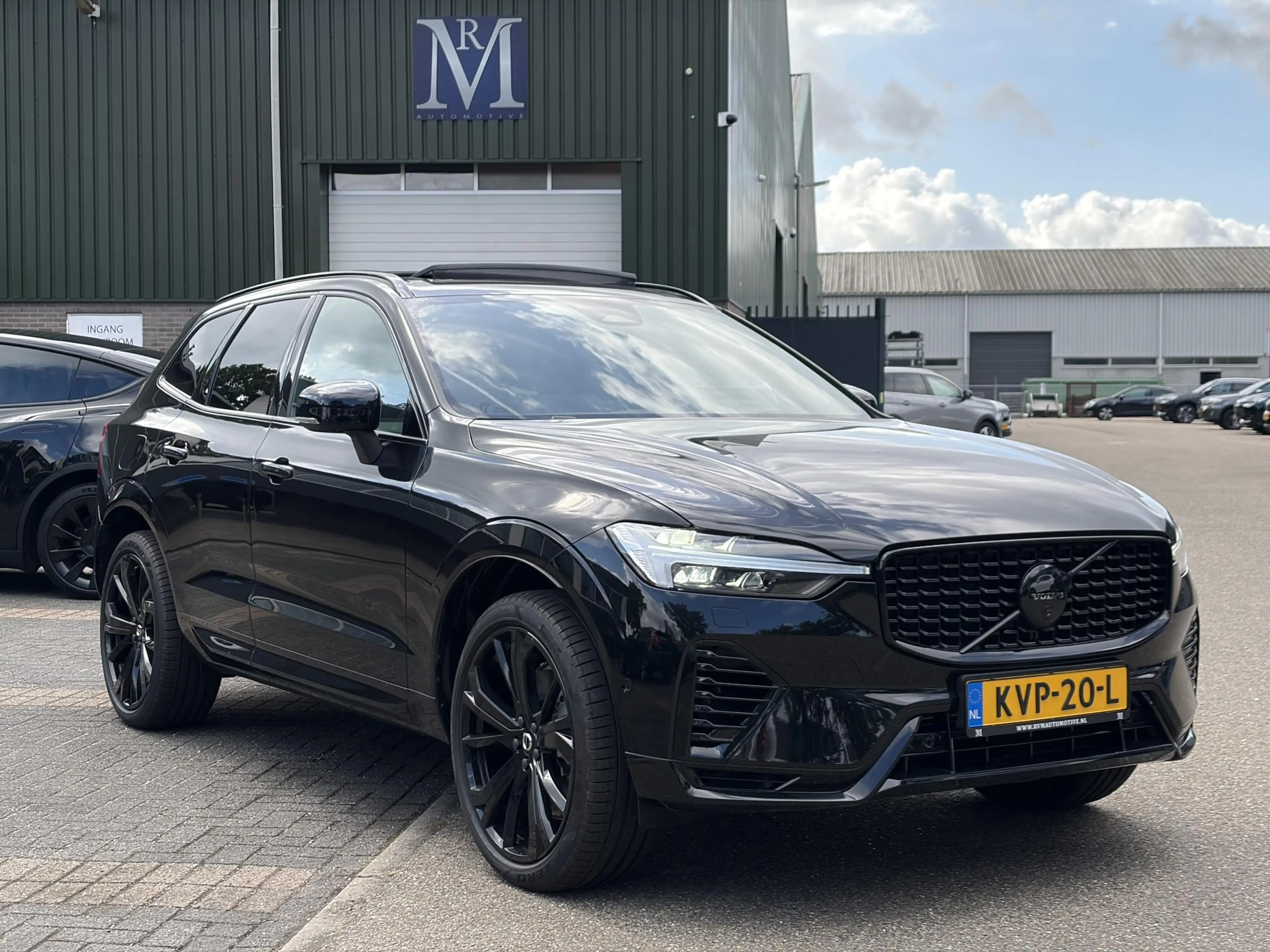 Volvo XC60 2.0 T6 Plug-in hybrid AWD Plus Dark ELEKTRISCHE TR — photo 3