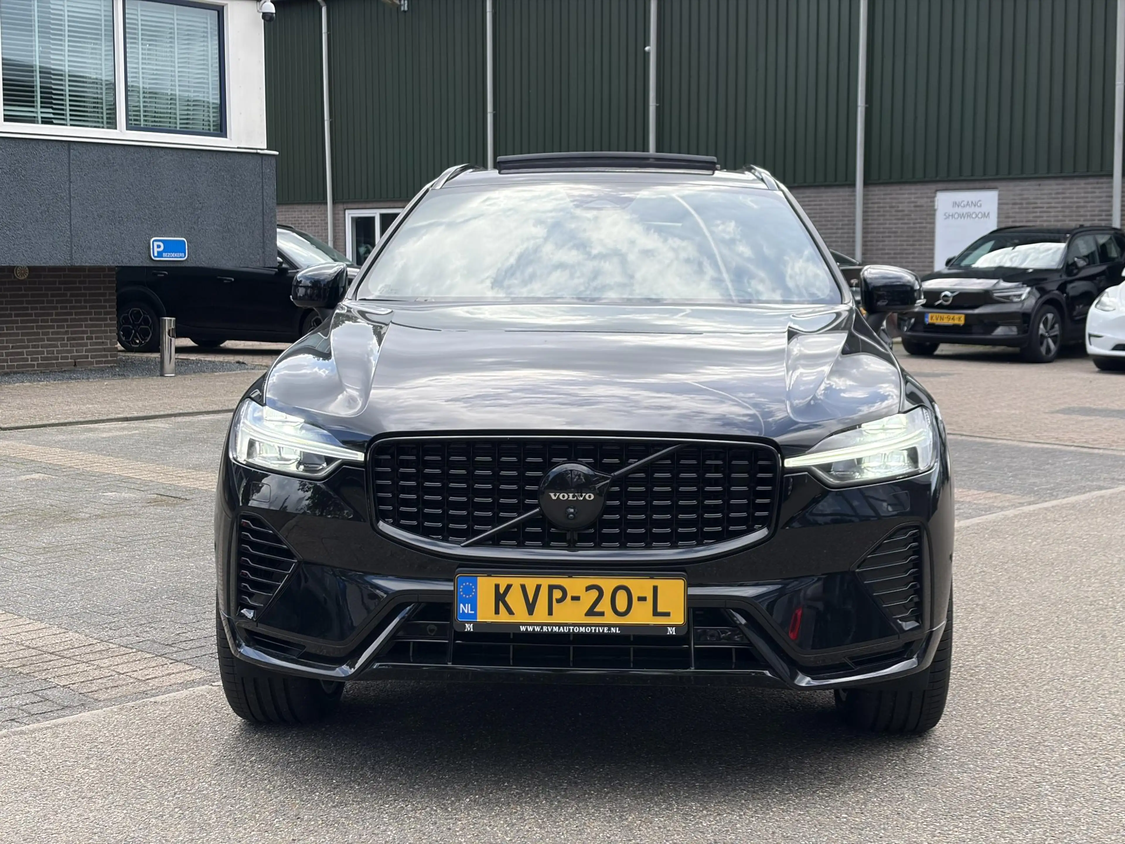 Volvo XC60 2.0 T6 Plug-in hybrid AWD Plus Dark ELEKTRISCHE TR — photo 2