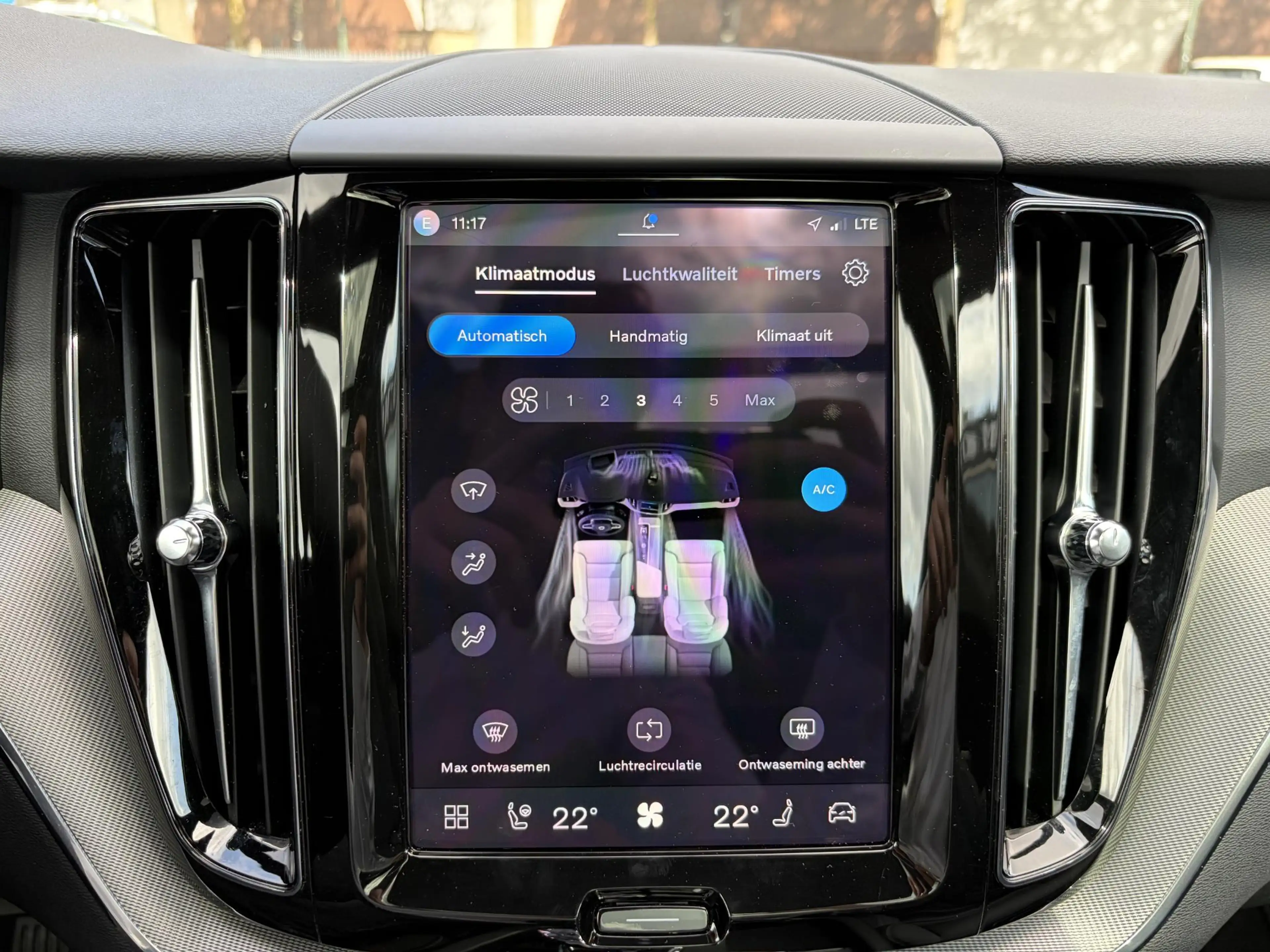 Volvo XC60 2.0 T6 Plug-in hybrid AWD Plus Dark ELEKTRISCHE TR — photo 22