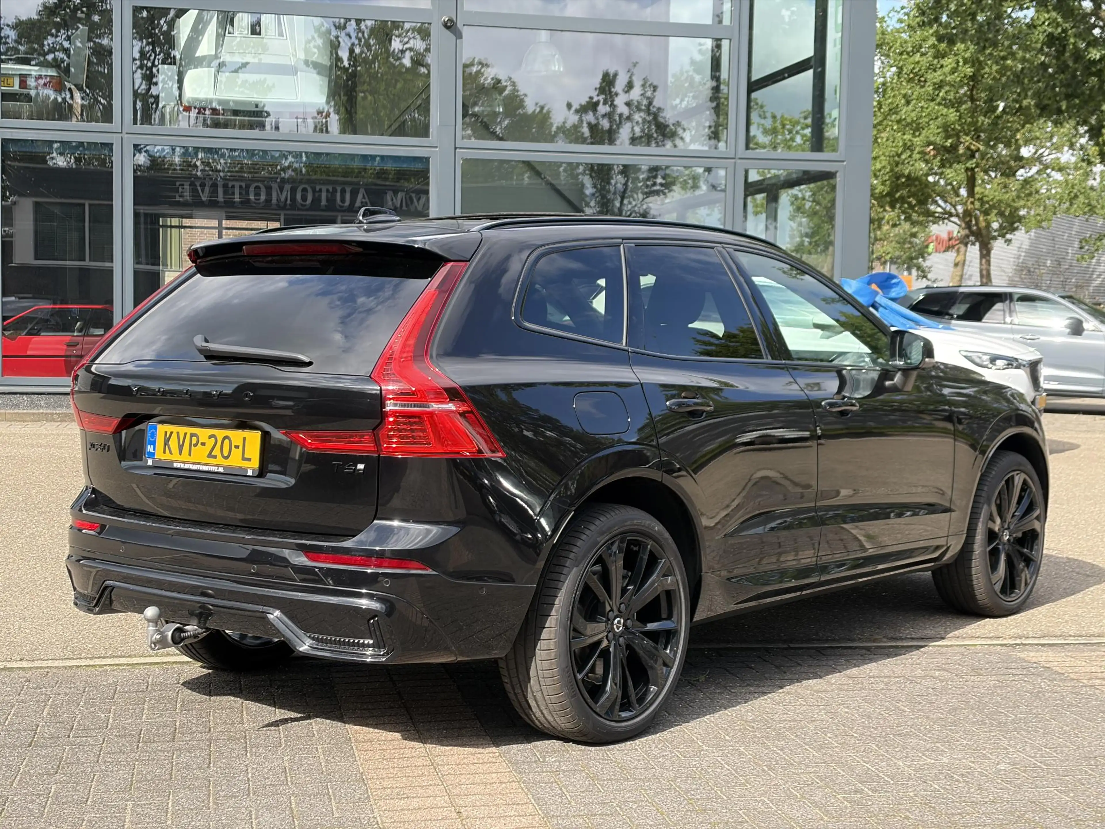 Volvo XC60 2.0 T6 Plug-in hybrid AWD Plus Dark ELEKTRISCHE TR — photo 4