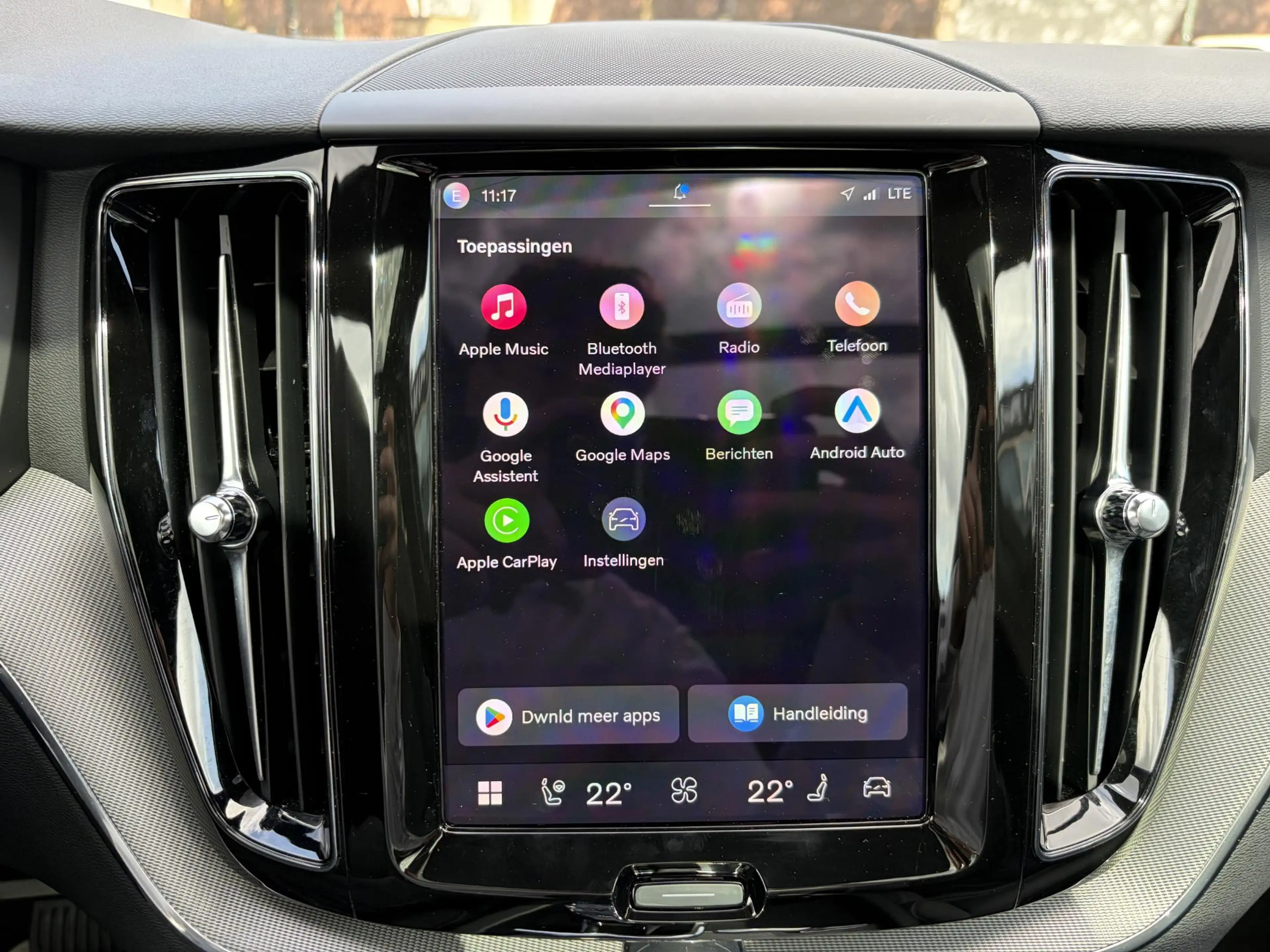 Volvo XC60 2.0 T6 Plug-in hybrid AWD Plus Dark ELEKTRISCHE TR — photo 21