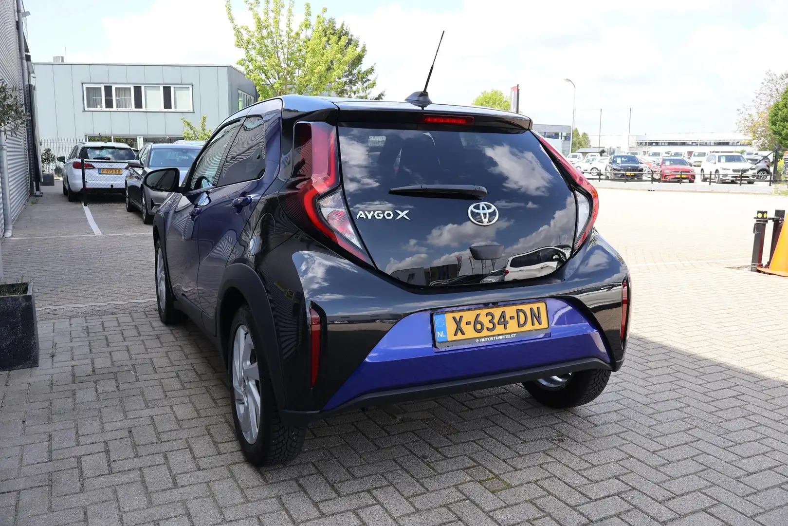 Toyota Aygo X 1.0 VVT-i S-CVT first Airco | Camera | Stoelverwar Kék - 2
