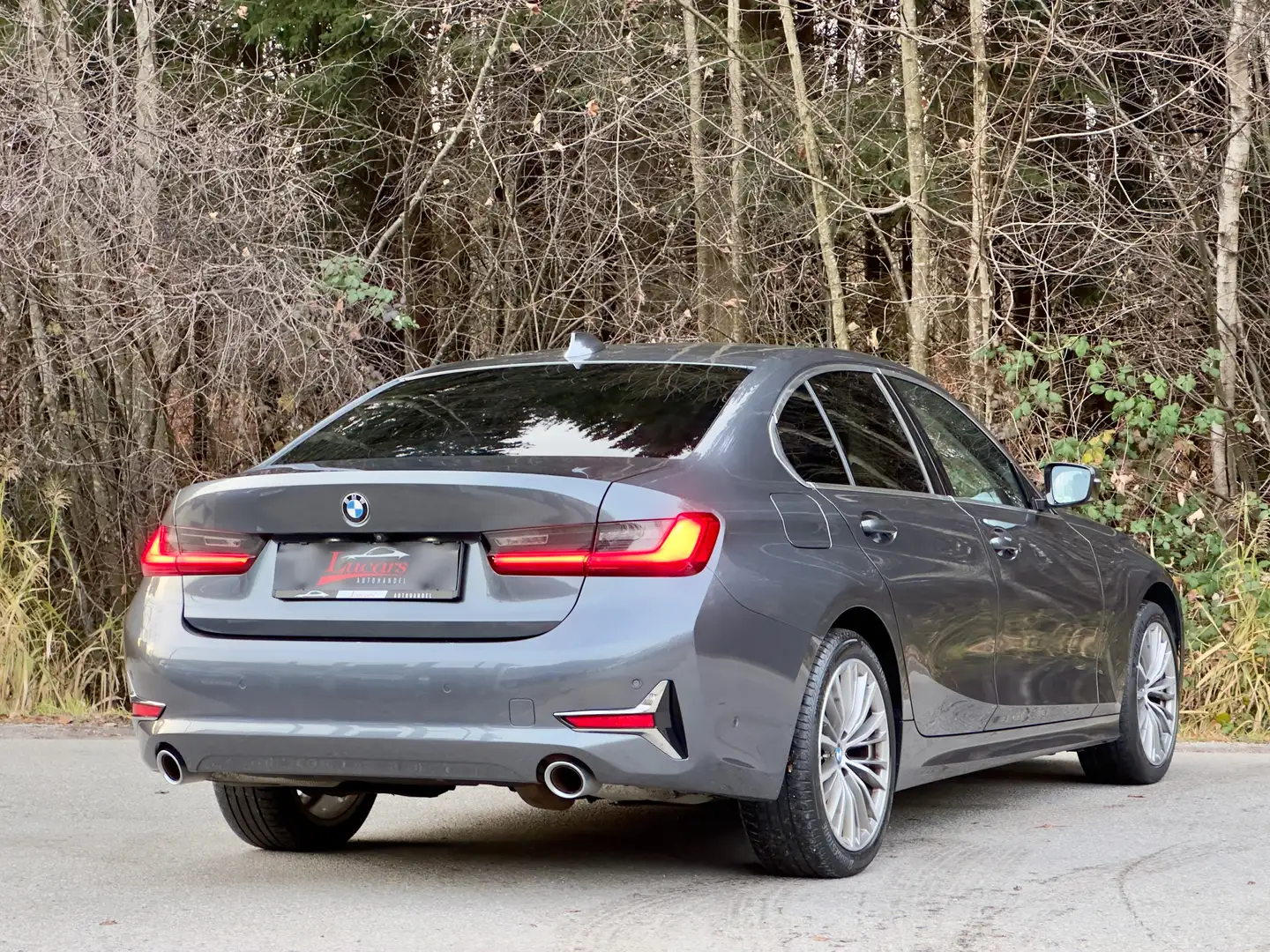 BMW 320 d xDrive Luxury-L Limo Aut 1HAND*ACC*LEDER*LED* Grau - 2