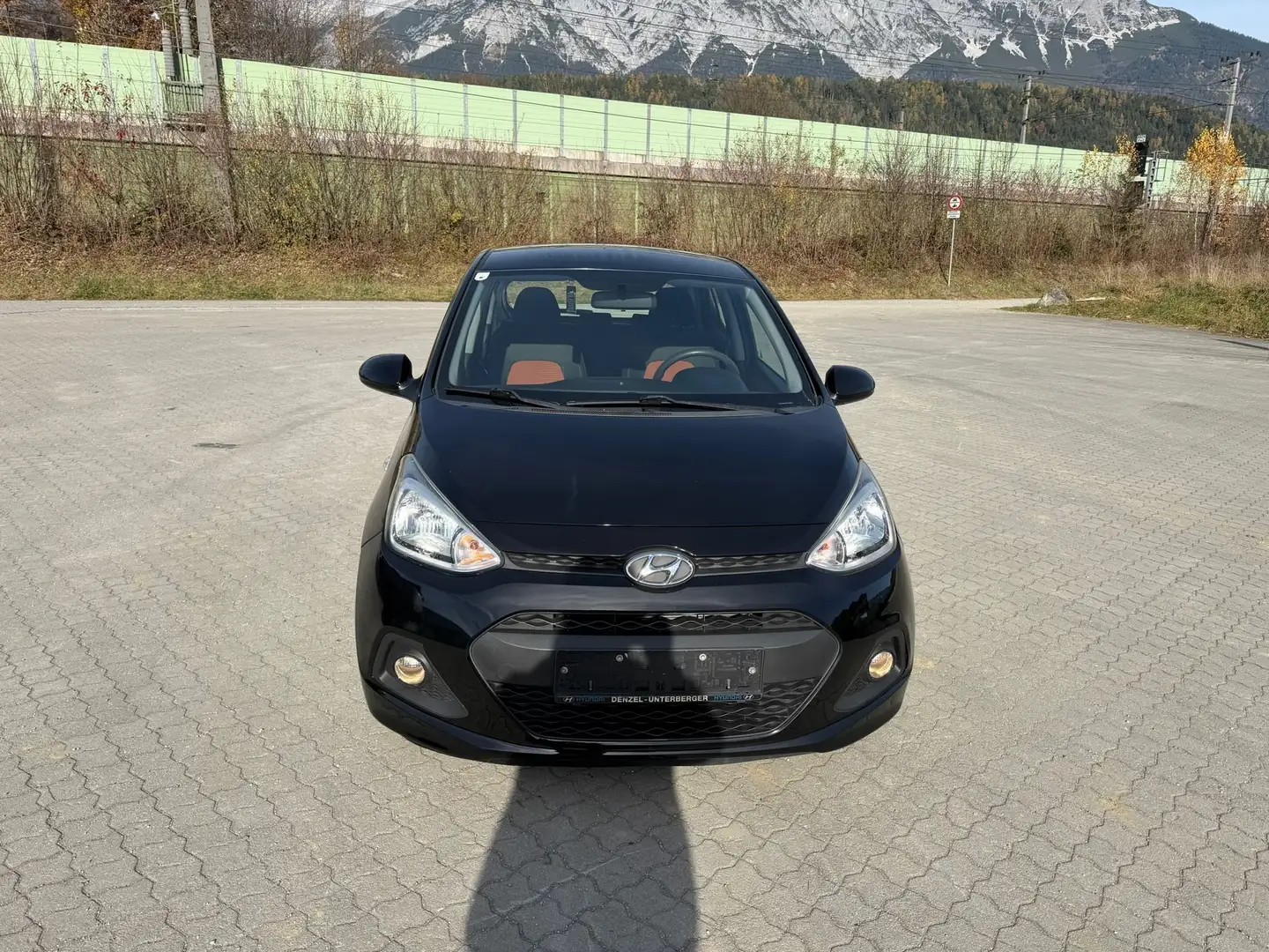 Hyundai i10 **ab 89€ monatlich** Noir - 1