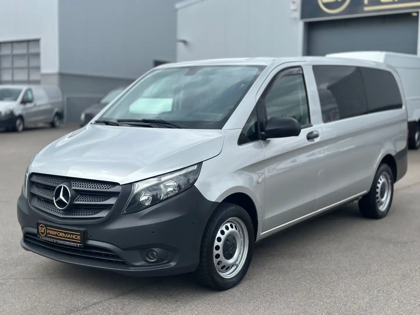 Mercedes-Benz Vito 116 CDI Mixto 4x4 4MATIC LANG AUTO NAVI EU6 Silber - 1