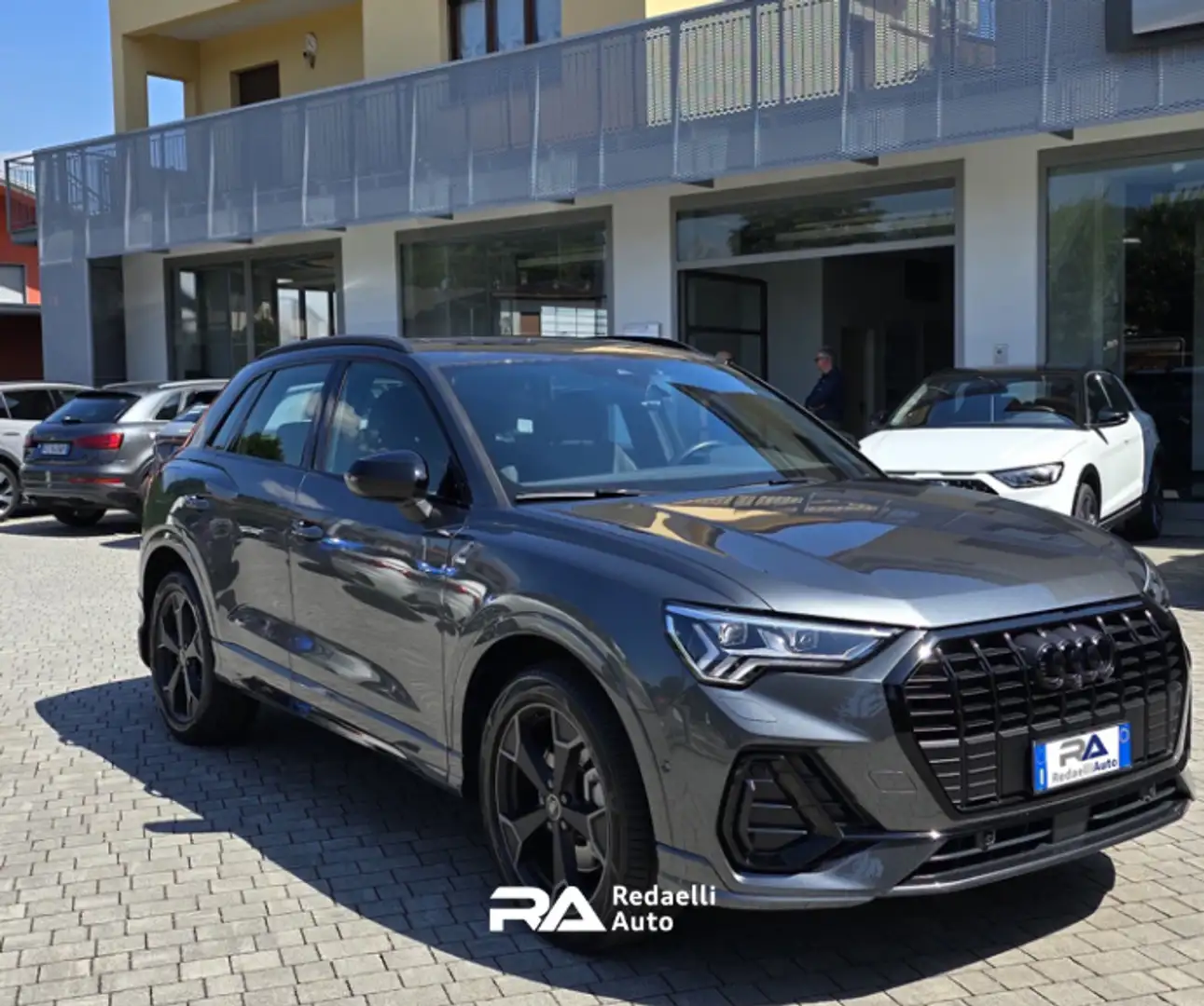 Audi Q3 45 TFSI e S tronic S line edition Grigio - 2