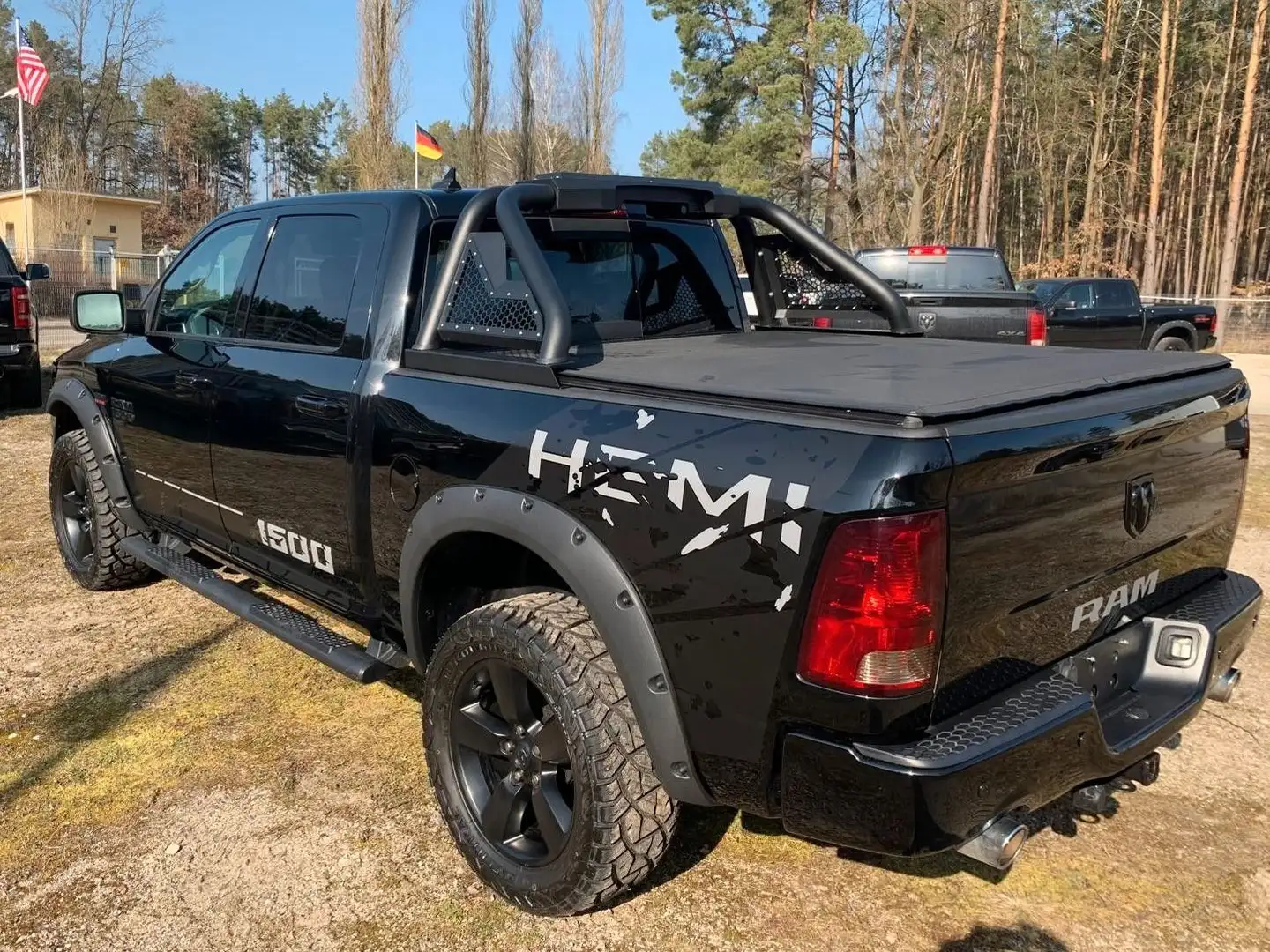 Dodge RAM 5.7l 4x4 GEN.4 Sport Offroad Bügel + Trunkcover Black - 1