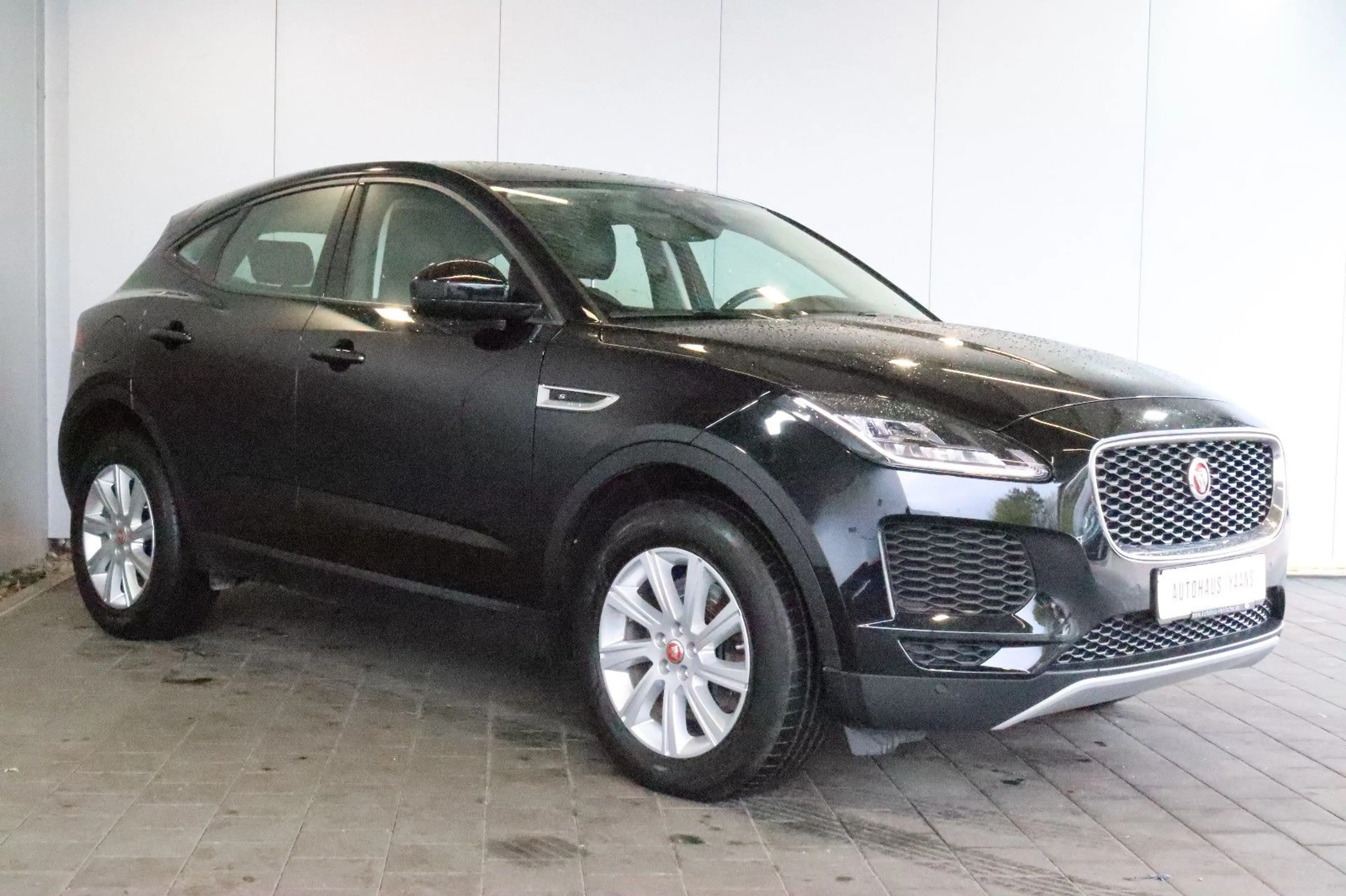 Jaguar E-Pace E-PACE 2.0 AWD TEMP+KAM+LED+NAVI+LEDER+MERIDIAN — photo 3