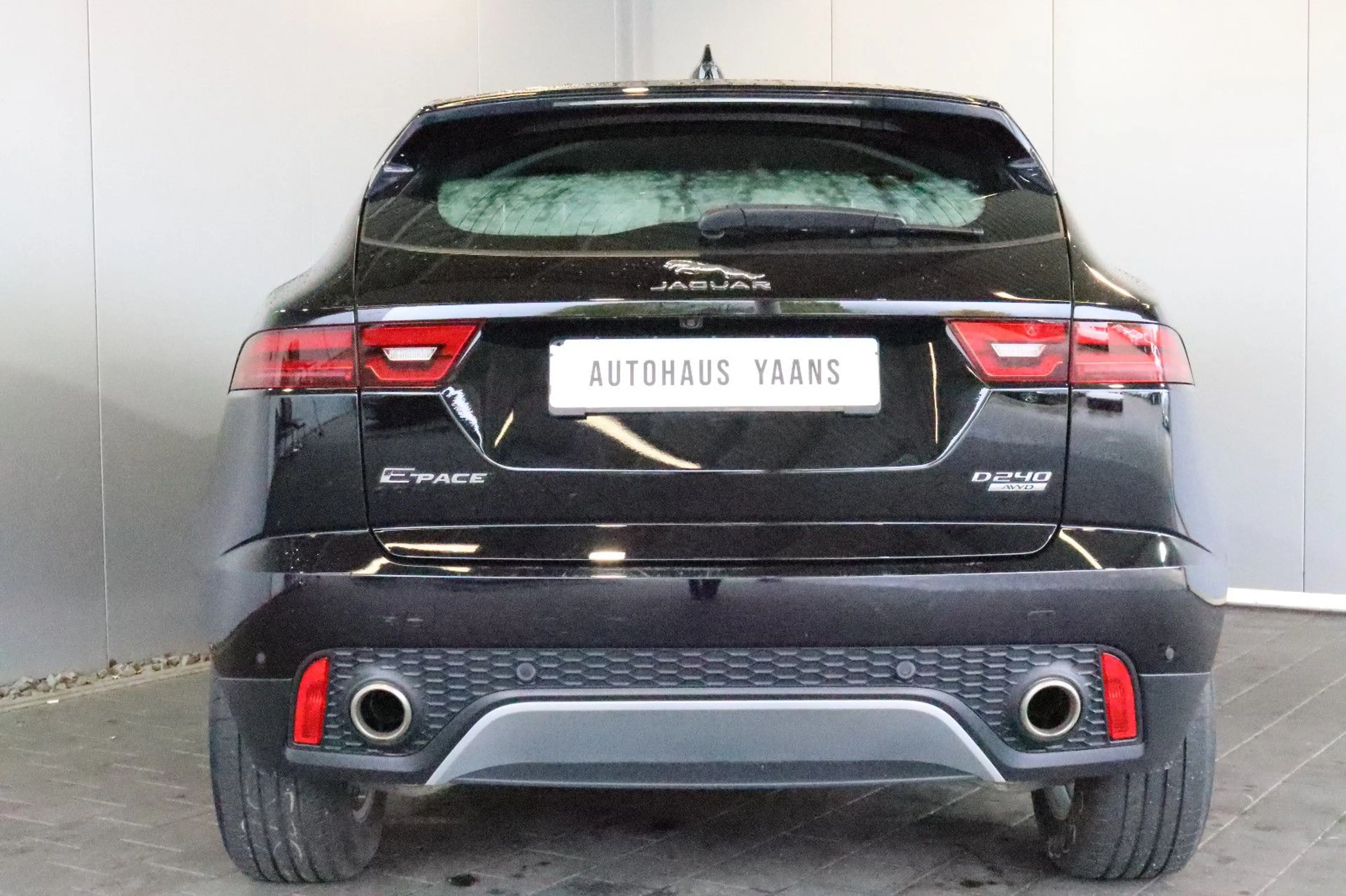 Jaguar E-Pace E-PACE 2.0 AWD TEMP+KAM+LED+NAVI+LEDER+MERIDIAN — photo 6