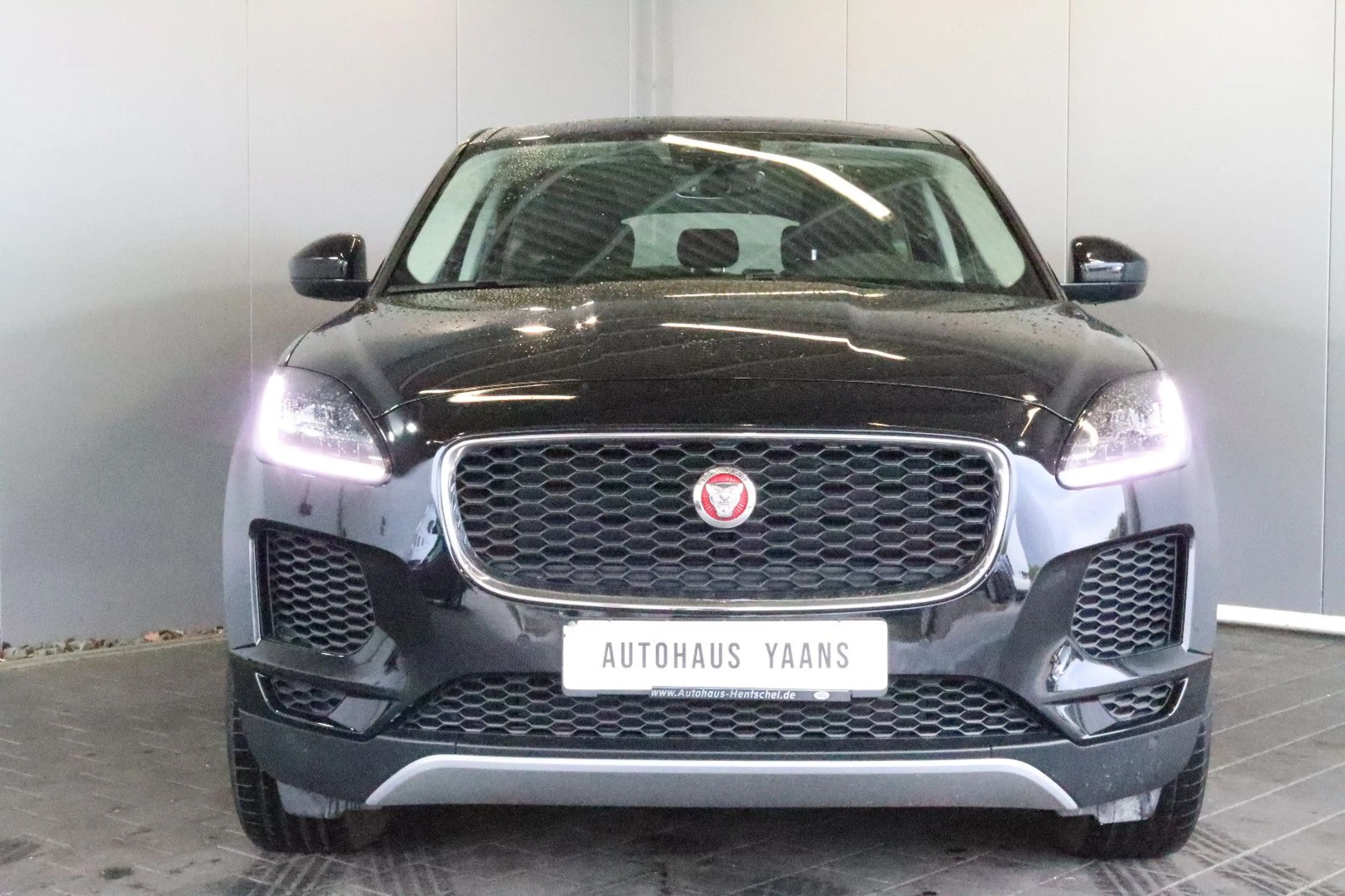 Jaguar E-Pace E-PACE 2.0 AWD TEMP+KAM+LED+NAVI+LEDER+MERIDIAN — photo 2