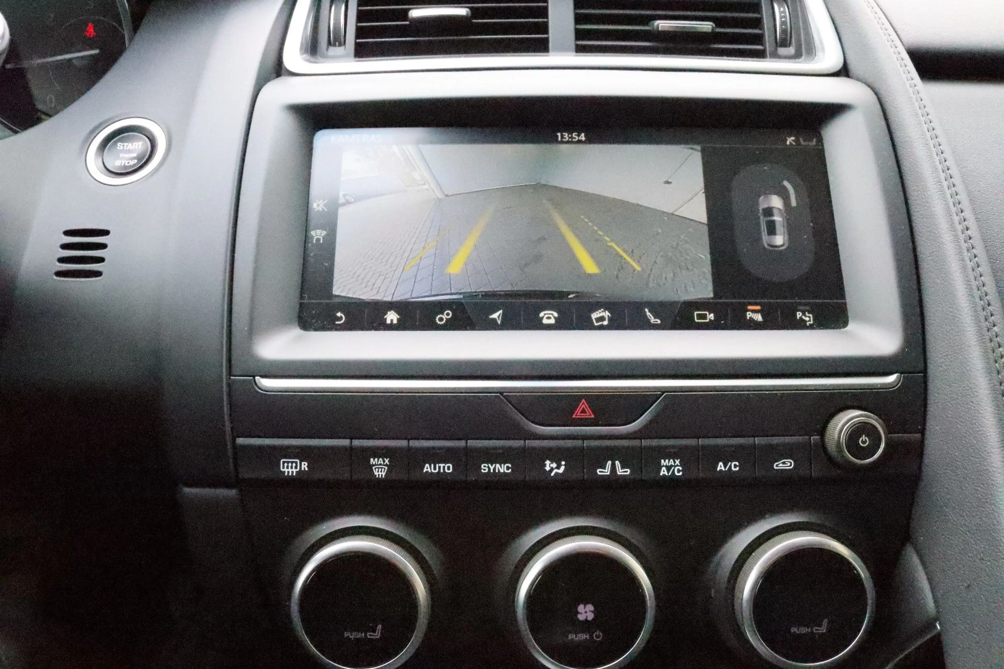 Jaguar E-Pace E-PACE 2.0 AWD TEMP+KAM+LED+NAVI+LEDER+MERIDIAN — photo 8