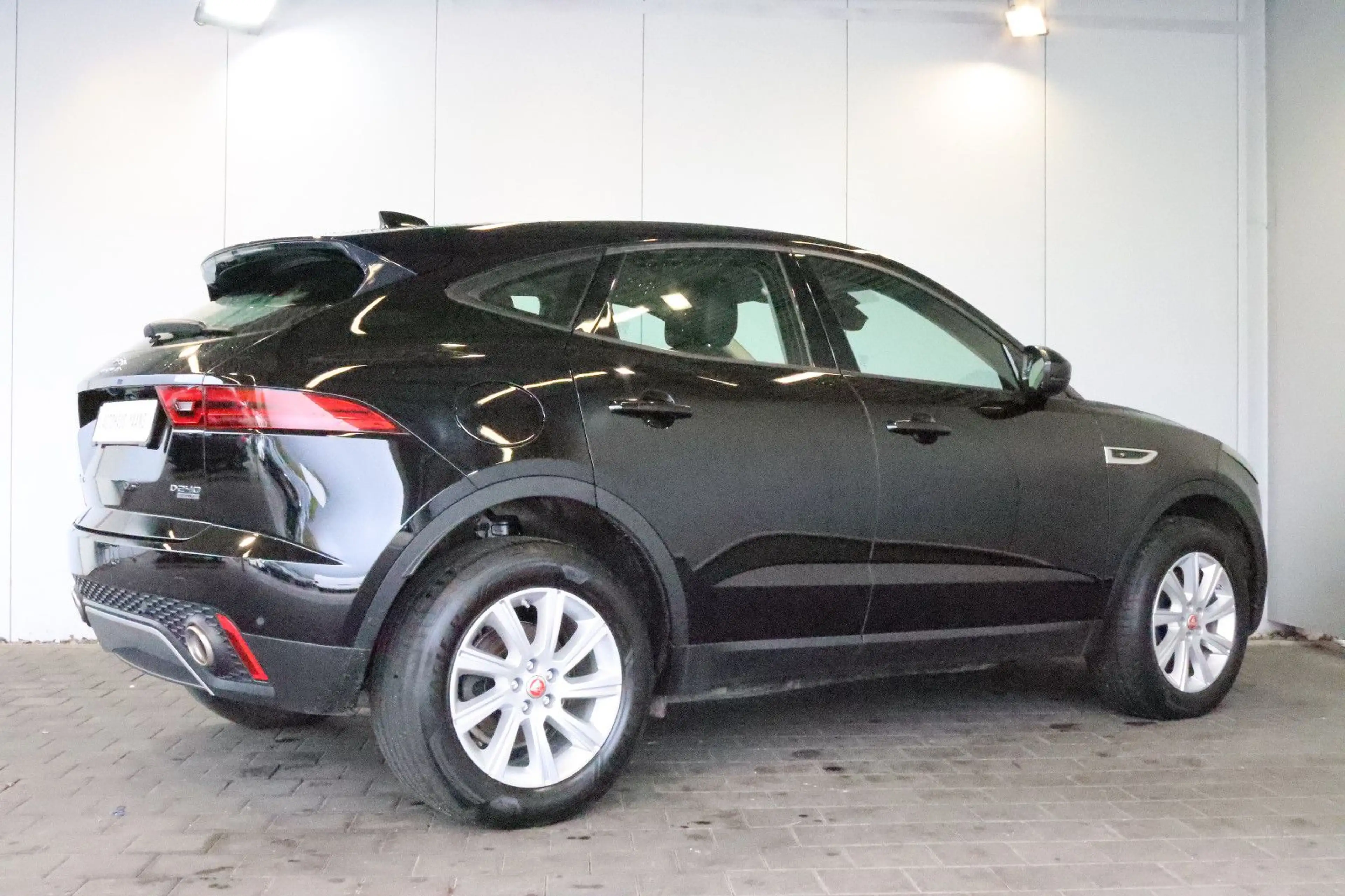 Jaguar E-Pace E-PACE 2.0 AWD TEMP+KAM+LED+NAVI+LEDER+MERIDIAN — photo 5
