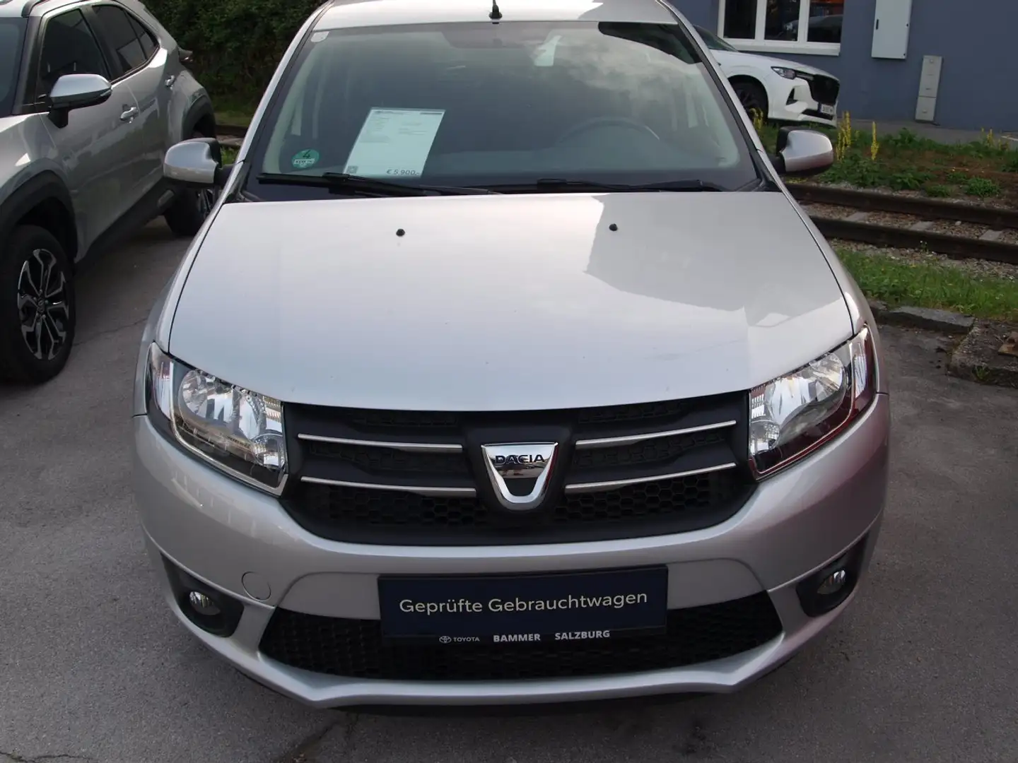 Dacia Sandero Celebration 1,2 16V 75 Silber - 2