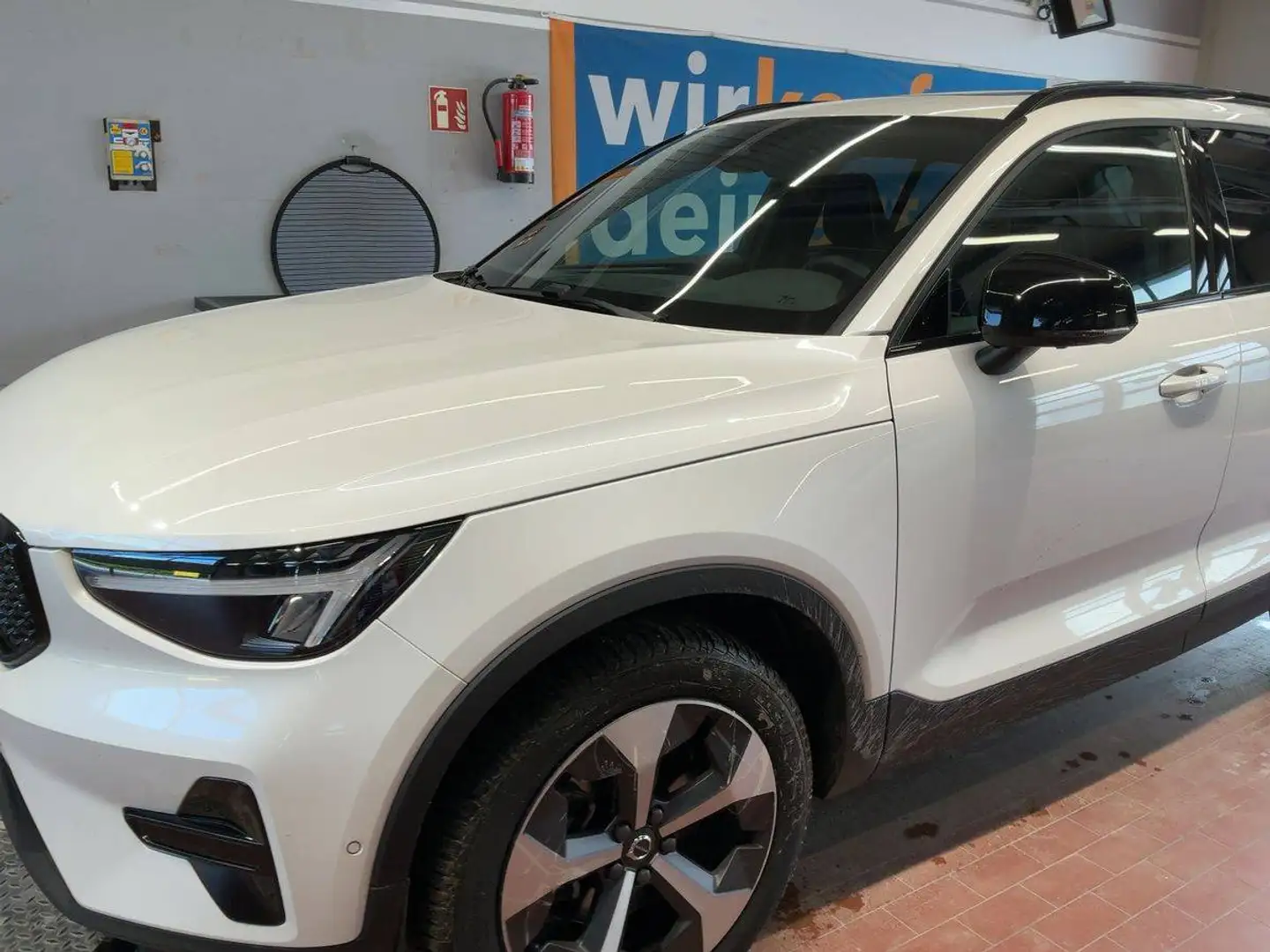 Volvo XC40 XC40 2.0 B4 Mild-Hybrid Ultra Dark 2WD Weiß - 2