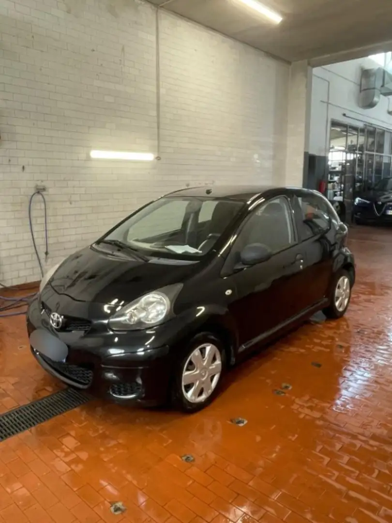 Toyota Aygo 1.0 12V VVT-i 5 porte Now Connect Nero - 1