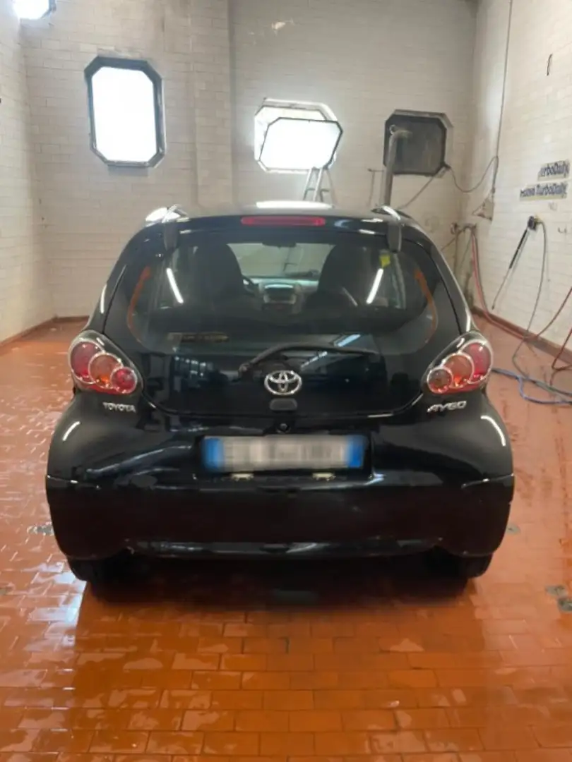 Toyota Aygo 1.0 12V VVT-i 5 porte Now Connect Nero - 2