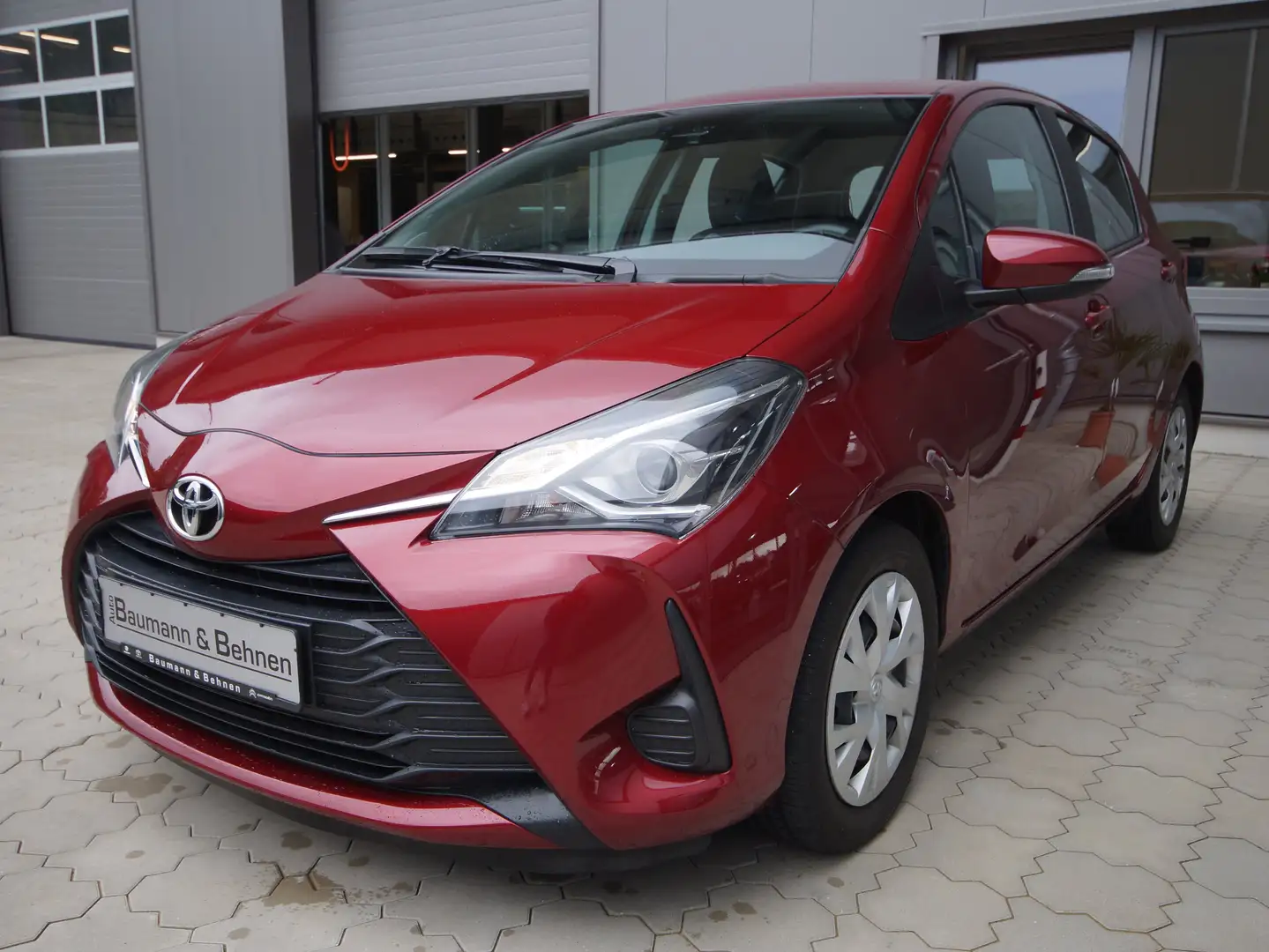 Toyota Yaris Comfort Rouge - 1