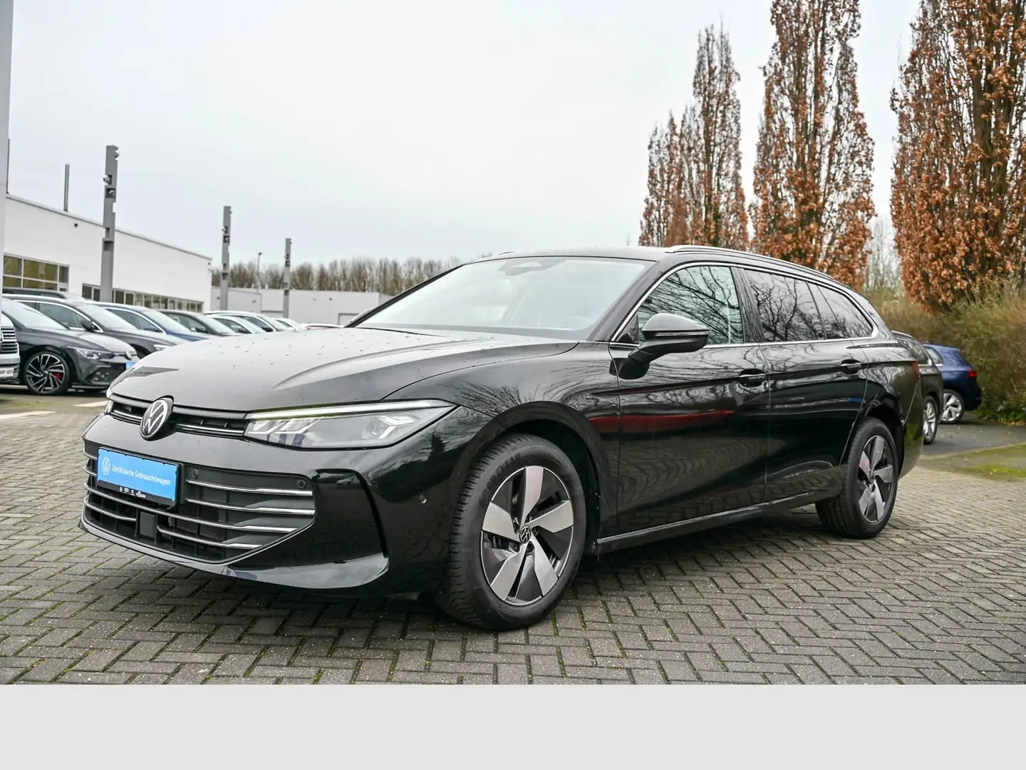 Volkswagen Passat Variant 1.5 eTSI Business Komfort AHK Kam Schwarz - 1
