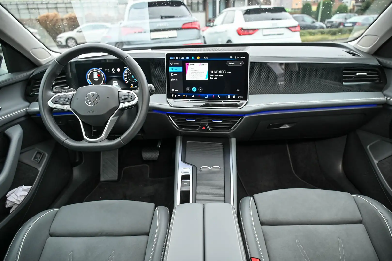 Volkswagen Passat Variant 1.5 eTSI Business Komfort AHK Kam Schwarz - 2