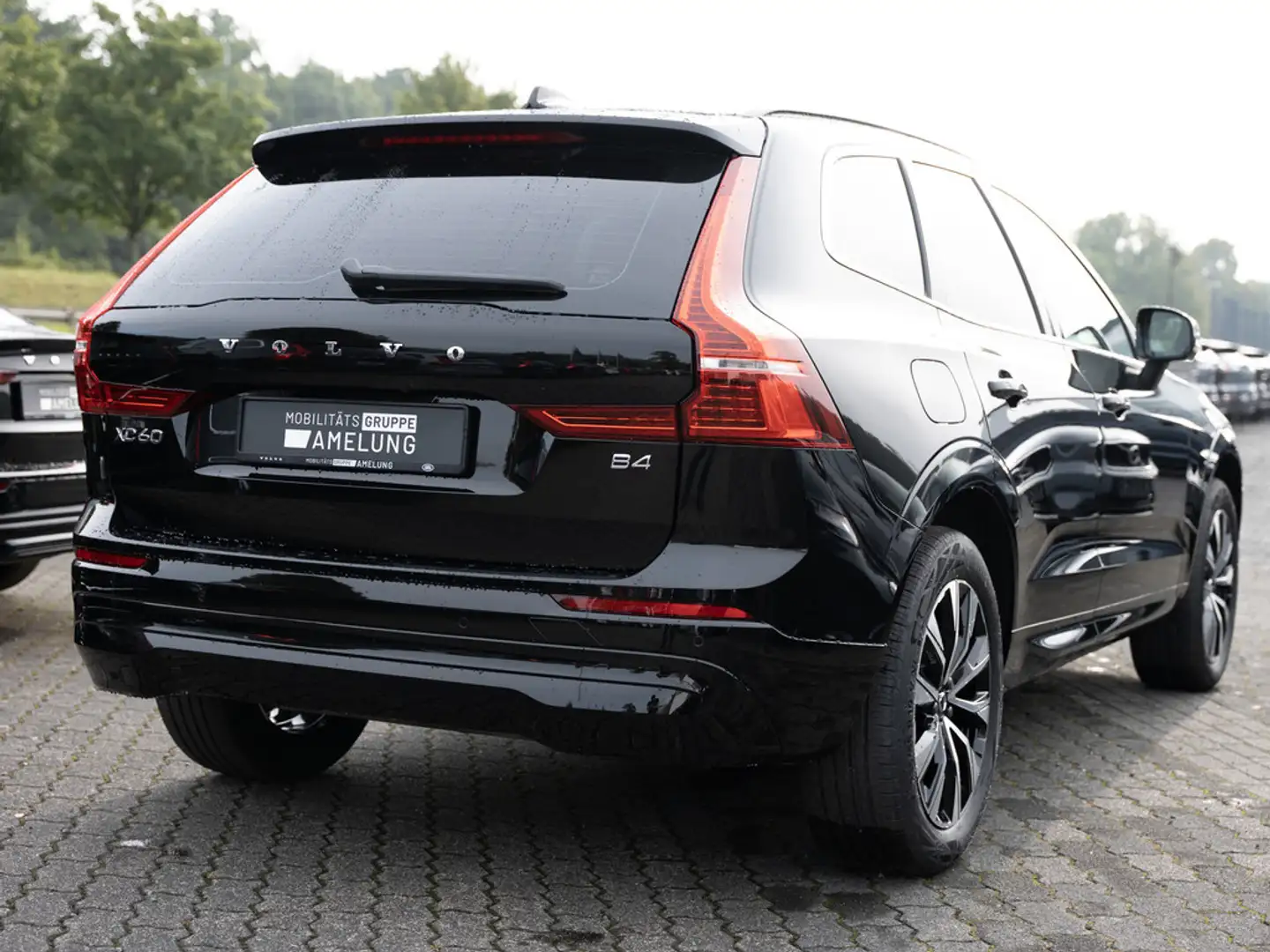 Volvo XC60 B4 Core aus 1.Hand PDC NAVI FACEL. LED Schwarz - 2