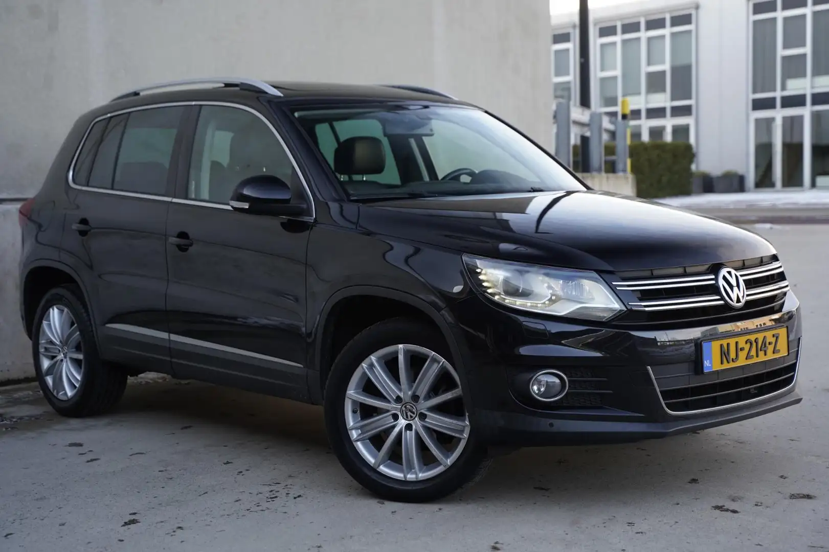 Volkswagen Tiguan 2.0 TSI 4motion DSG, Leder, Trekhaak, Pano Schwarz - 2