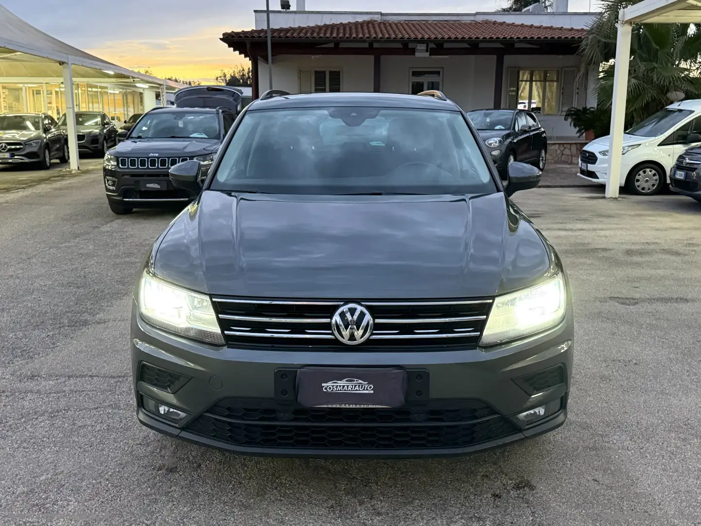 Volkswagen Tiguan 1.6 TDI Business BMT Grau - 2
