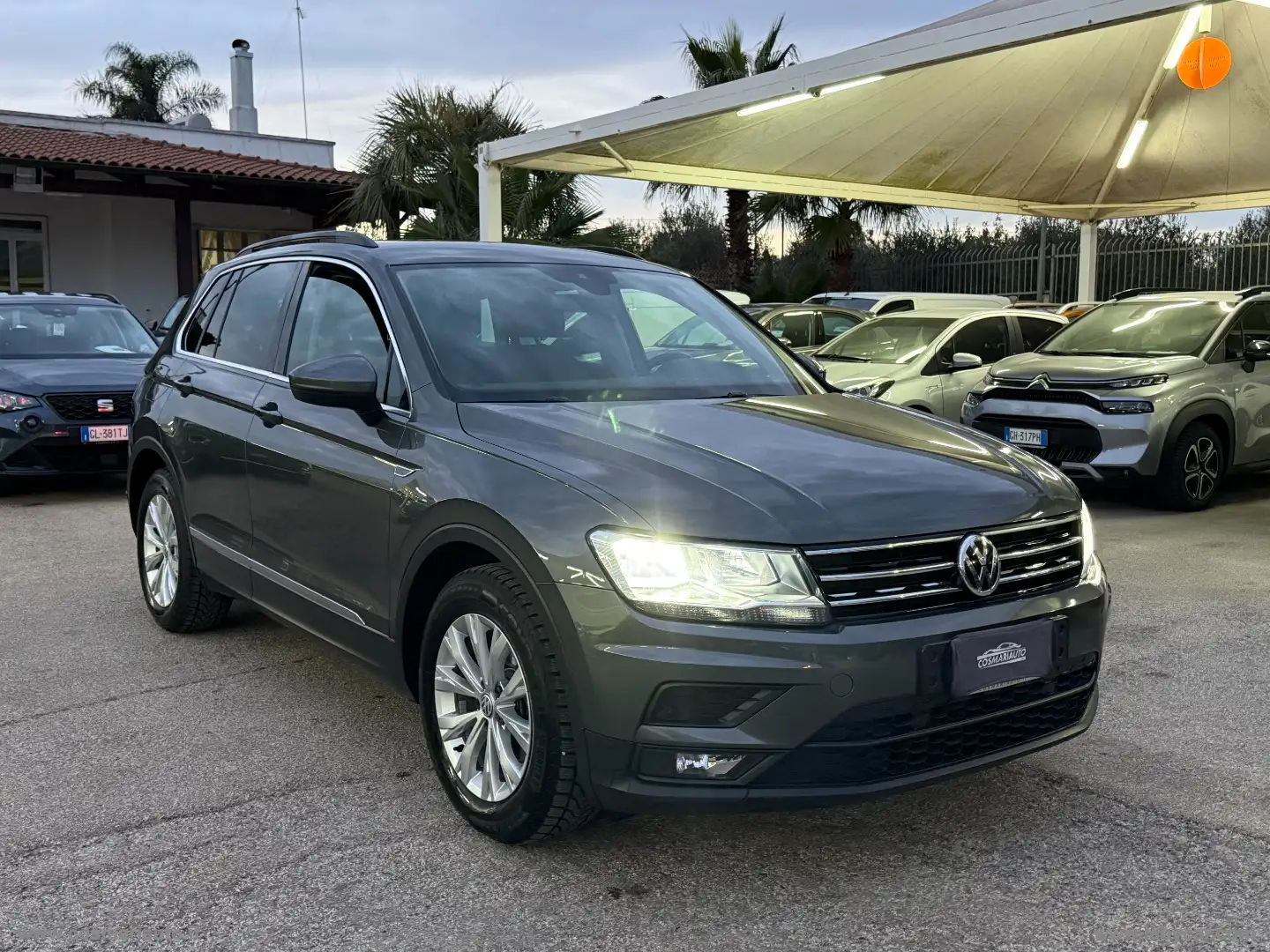 Volkswagen Tiguan 1.6 TDI Business BMT Grau - 1