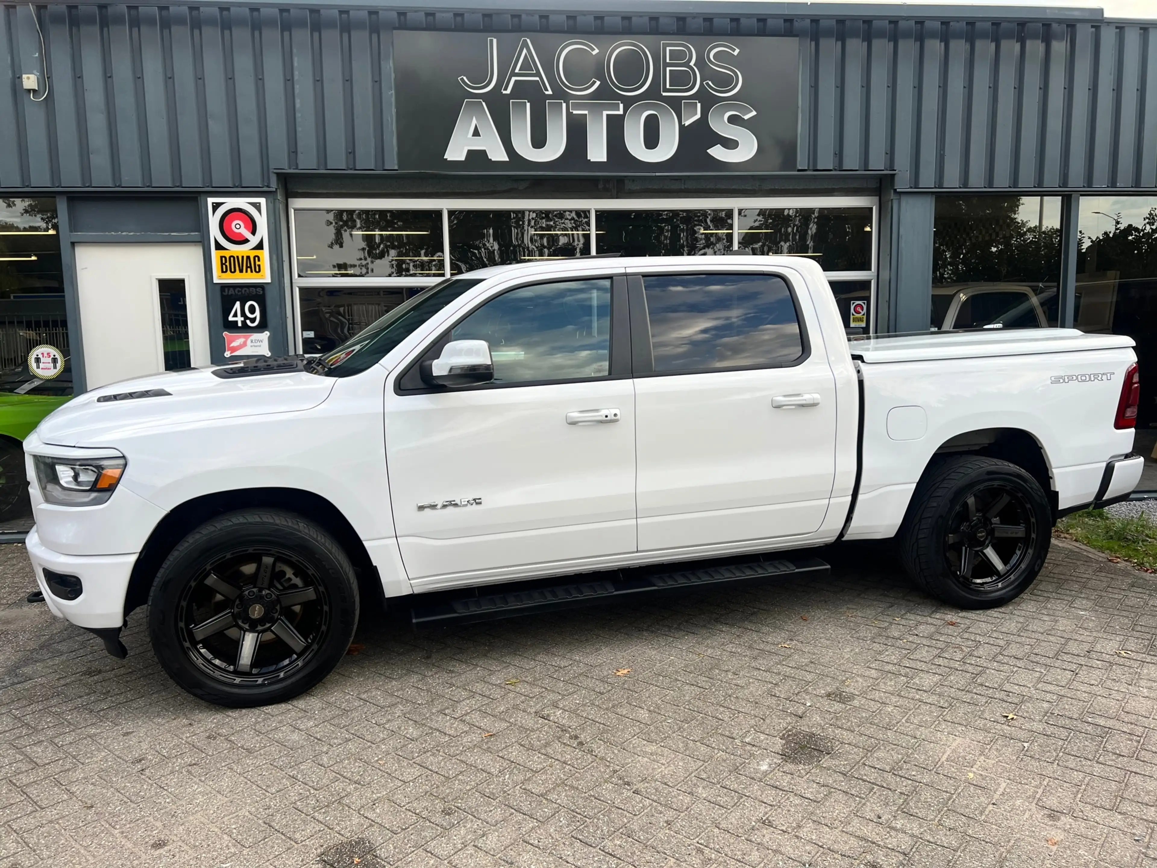 Dodge RAM 1500 5.7 V8 4x4 Crew Cab Laramie sport — photo 9