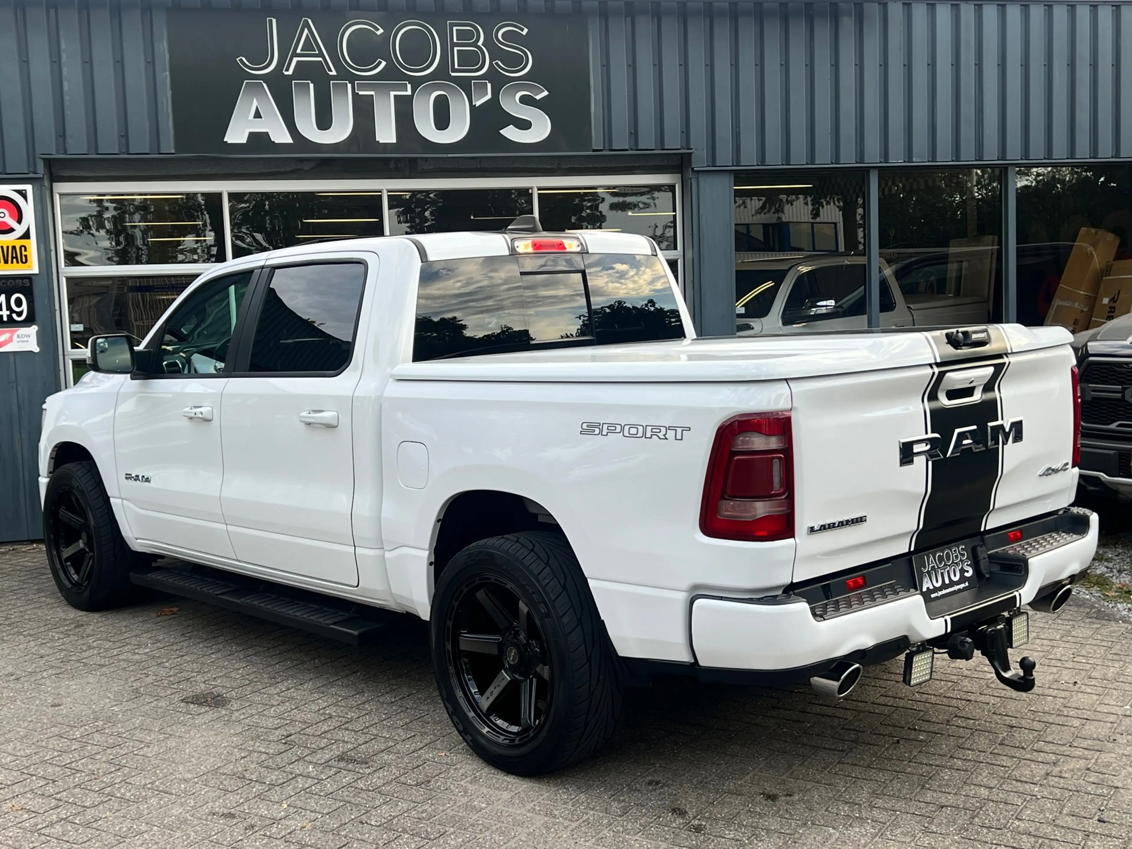 Dodge RAM 1500 5.7 V8 4x4 Crew Cab Laramie sport — photo 8