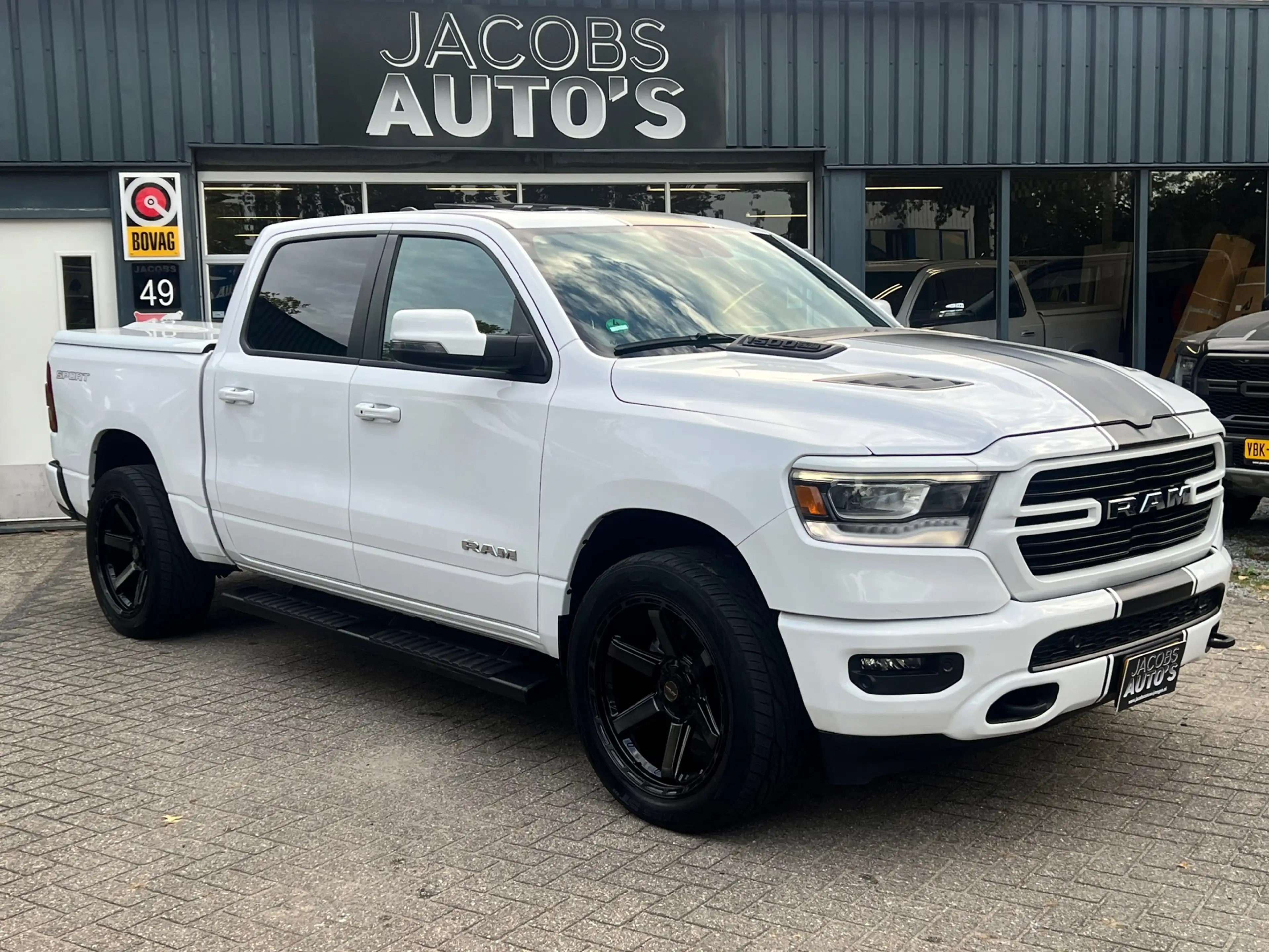 Dodge RAM 1500 5.7 V8 4x4 Crew Cab Laramie sport — photo 4