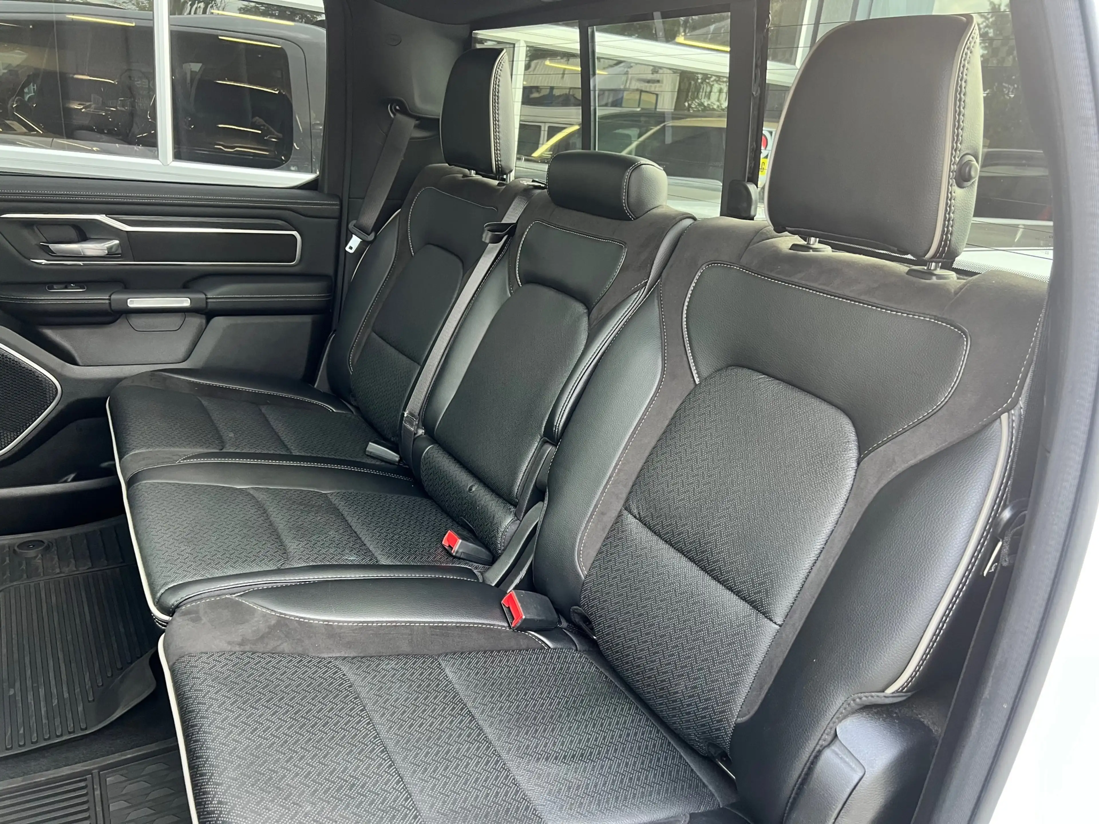 Dodge RAM 1500 5.7 V8 4x4 Crew Cab Laramie sport — photo 10