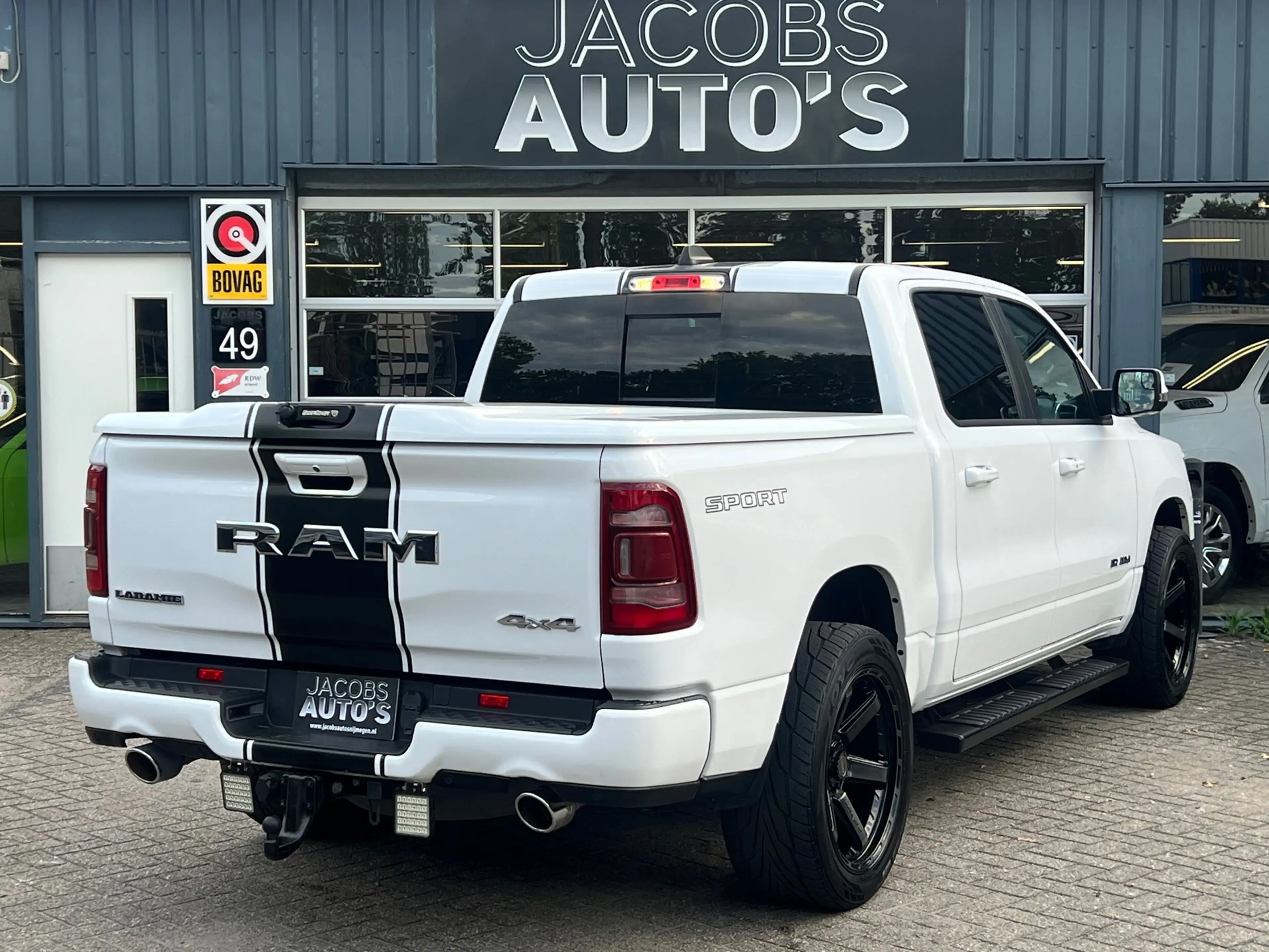 Dodge RAM 1500 5.7 V8 4x4 Crew Cab Laramie sport — photo 5