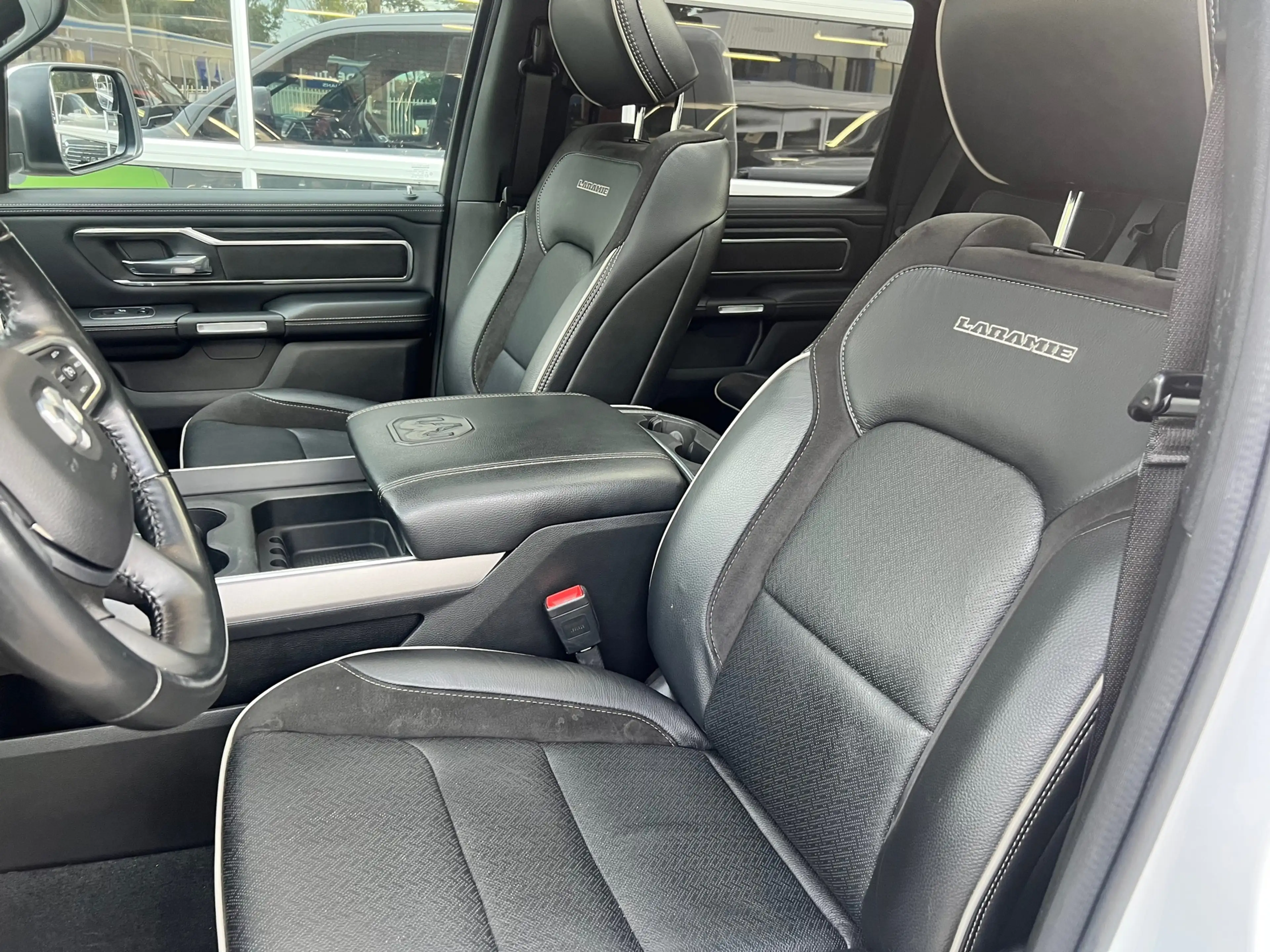 Dodge RAM 1500 5.7 V8 4x4 Crew Cab Laramie sport — photo 11